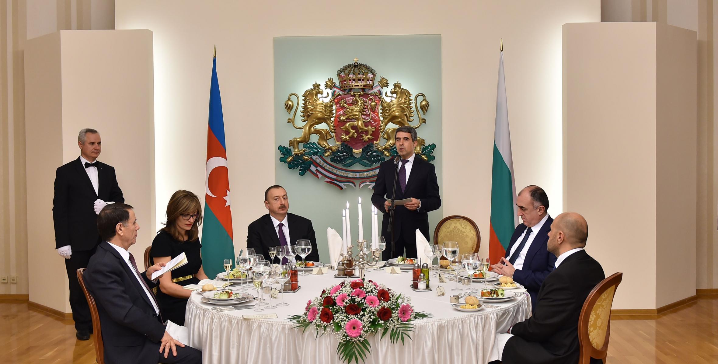 Official dinner reception was hosted on behalf of President of Bulgaria Rosen Plevneliev in honor of Ilham Aliyev