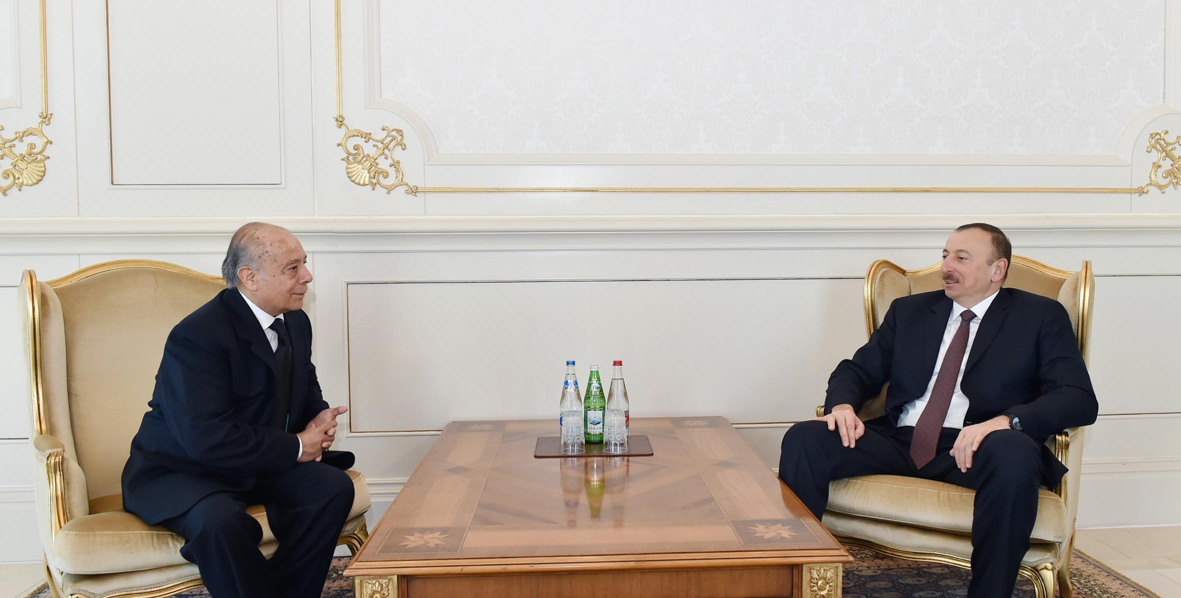 Ilham Aliyev received the credentials of the newly-appointed Ambassador of Ecuador