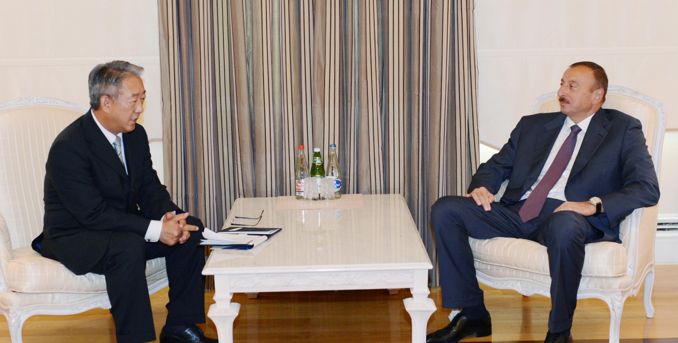 Ильхам Алиев принял посла Республики Корея в Азербайджане Ли Джи Хана в связи с завершением его дипломатической деятельности