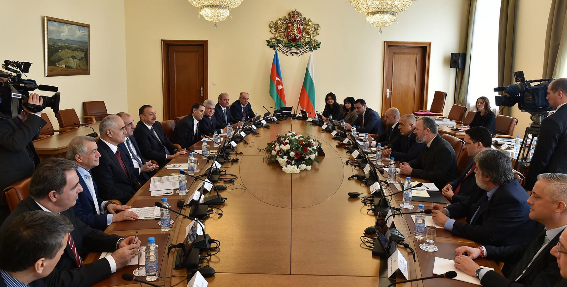 Состоялась встреча Ильхама Алиева с премьер-министром Болгарии Бойко Борисовым в расширенном составе