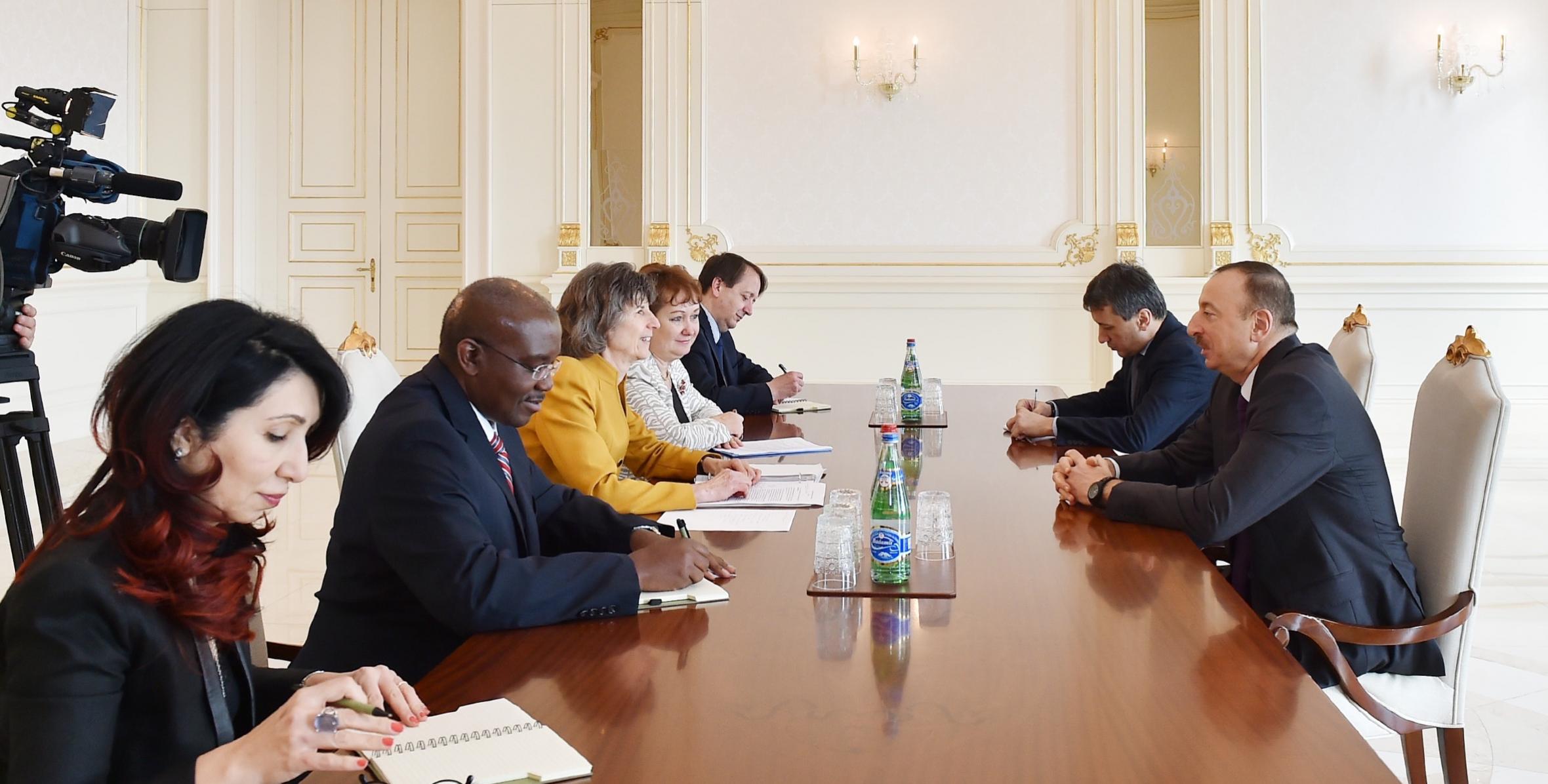 Ильхам Алиев принял делегацию во главе с вице-президентом Всемирного банка по Европе и Центральной Азии