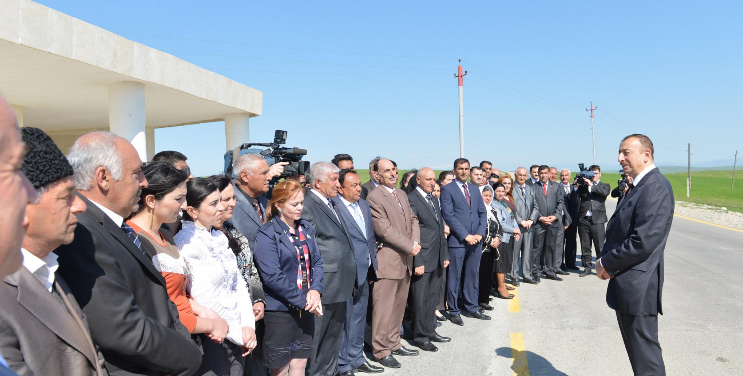 Ilham Aliyev reviewed the reconstruction of the Gobustan-Khilmilli motor road