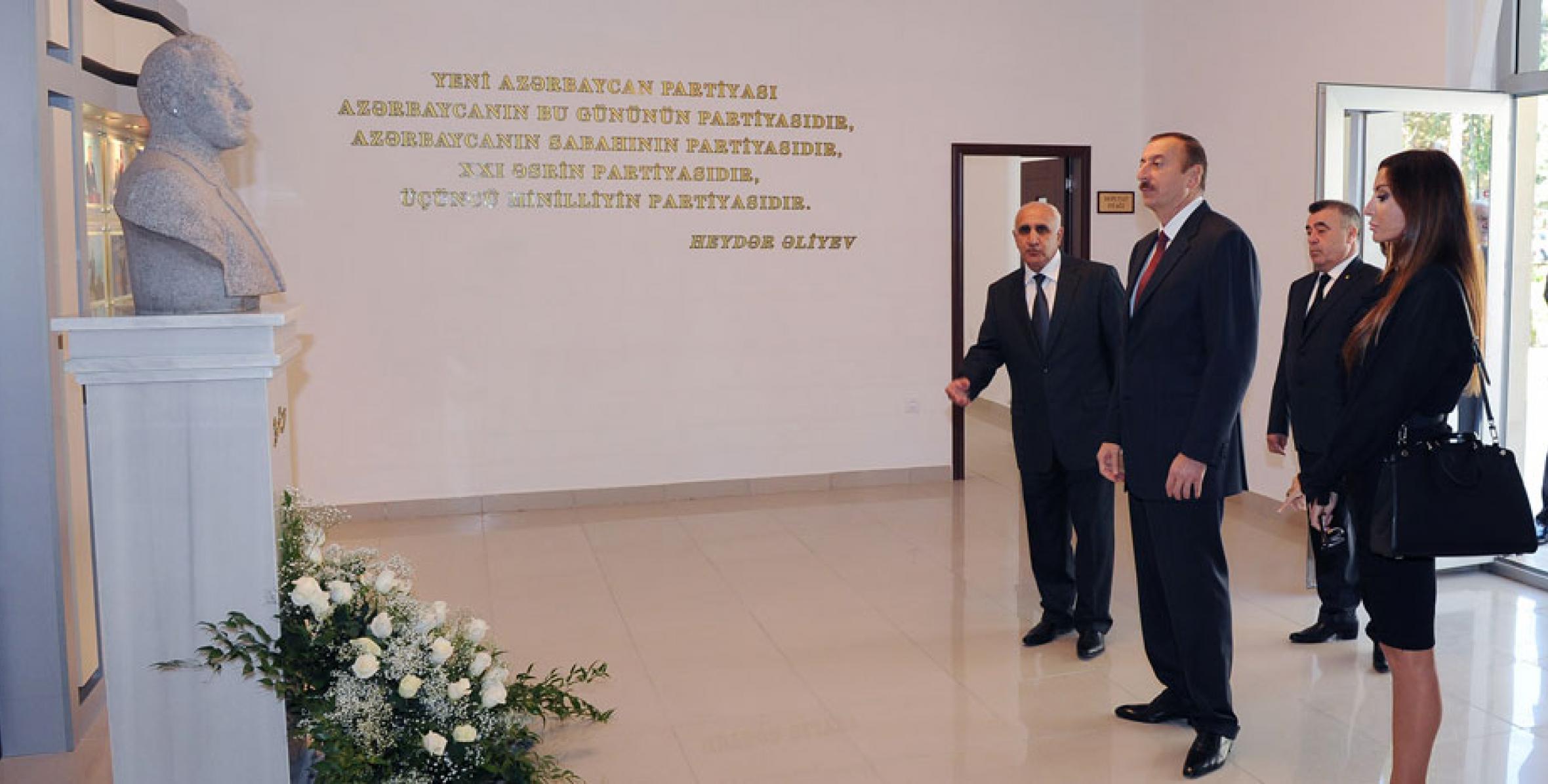 İlham Əliyev YAP Mingəçevir şəhər təşkilatının yeni inzibati binasının açılışında iştirak etmişdir