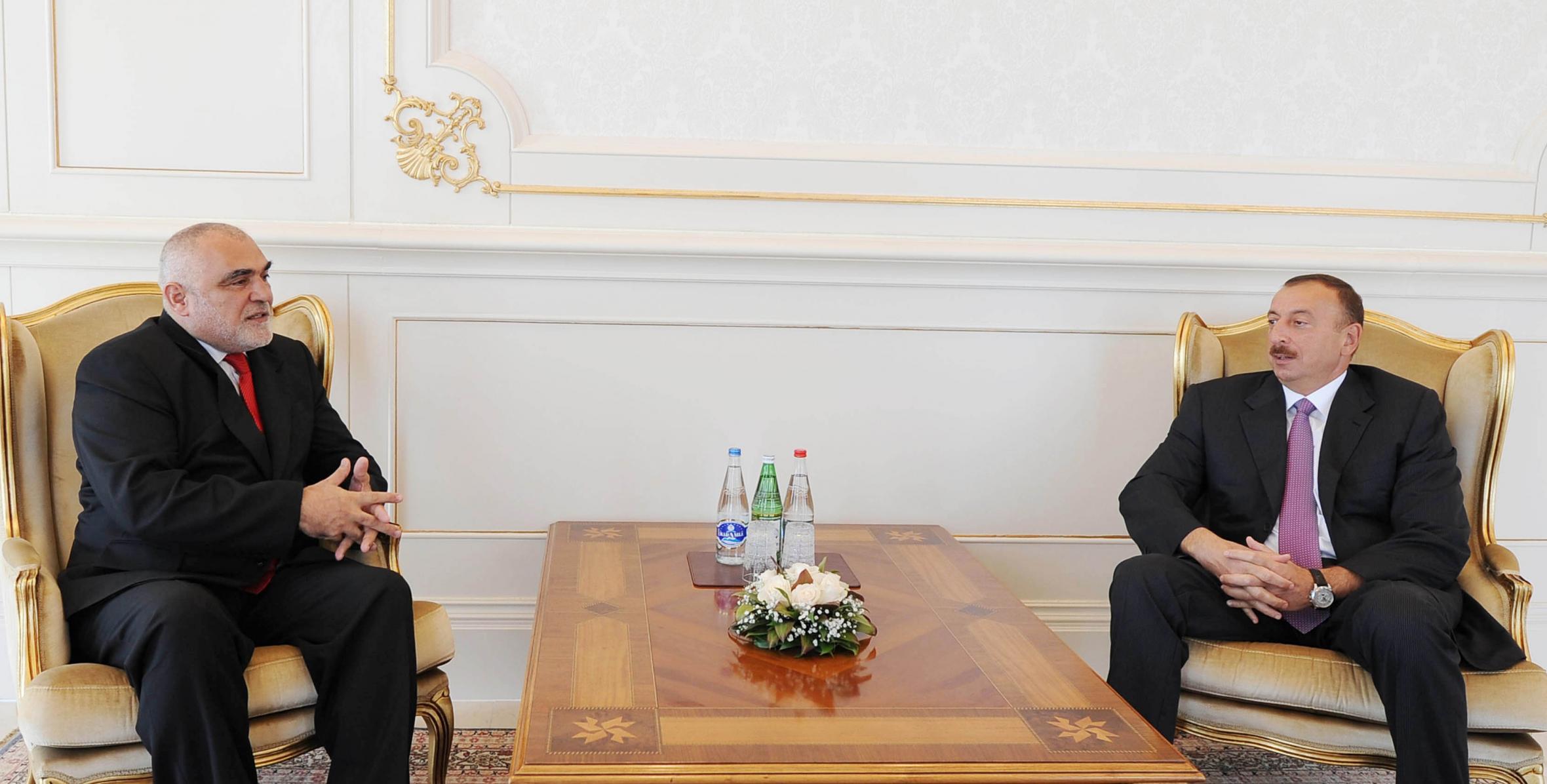 Ильхам Алиев принял посла Румынии в Азербайджане в связи с завершением его дипломатической деятельности