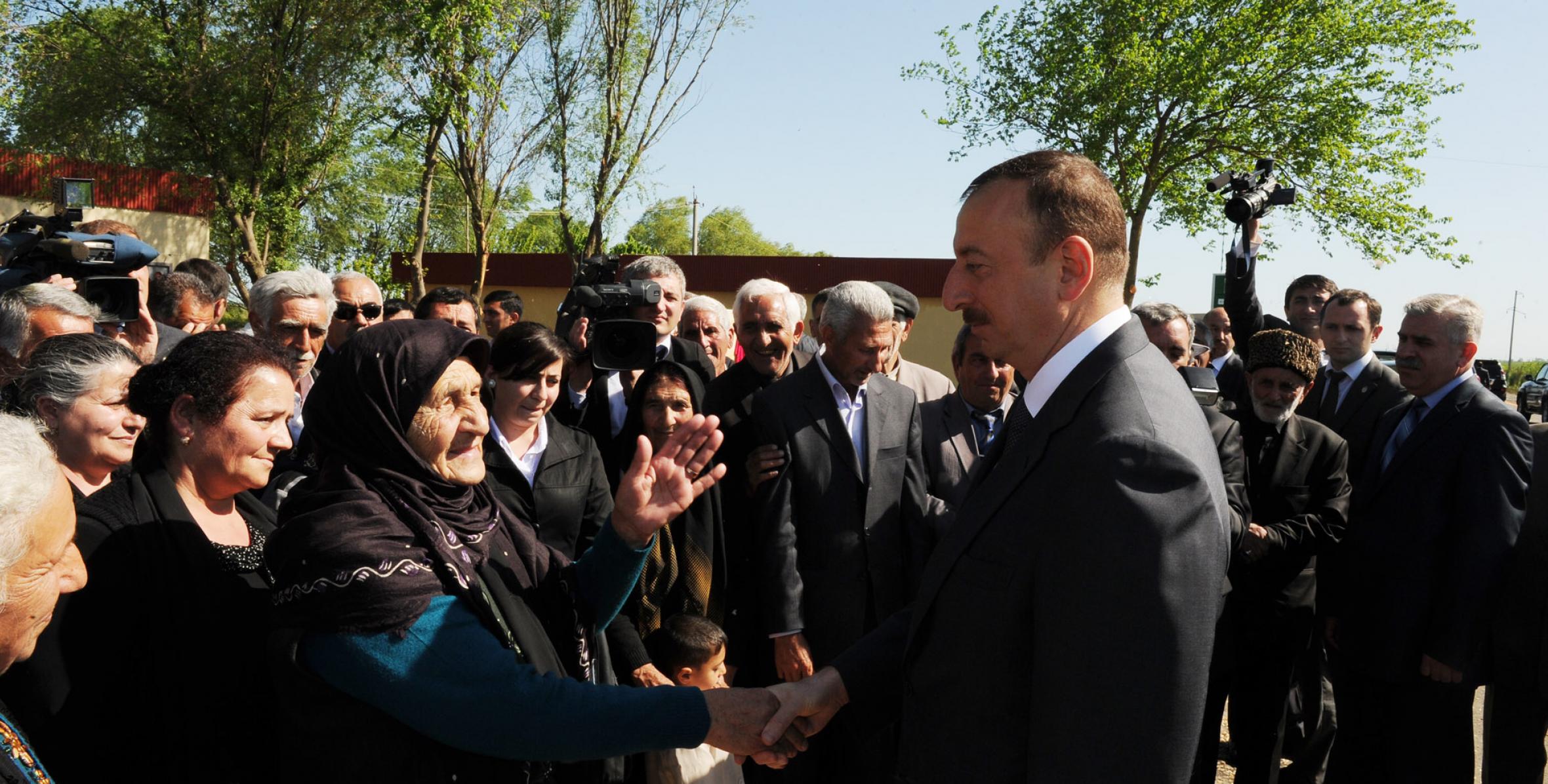 Ilham Aliyev met with local community representatives of Garadolag village