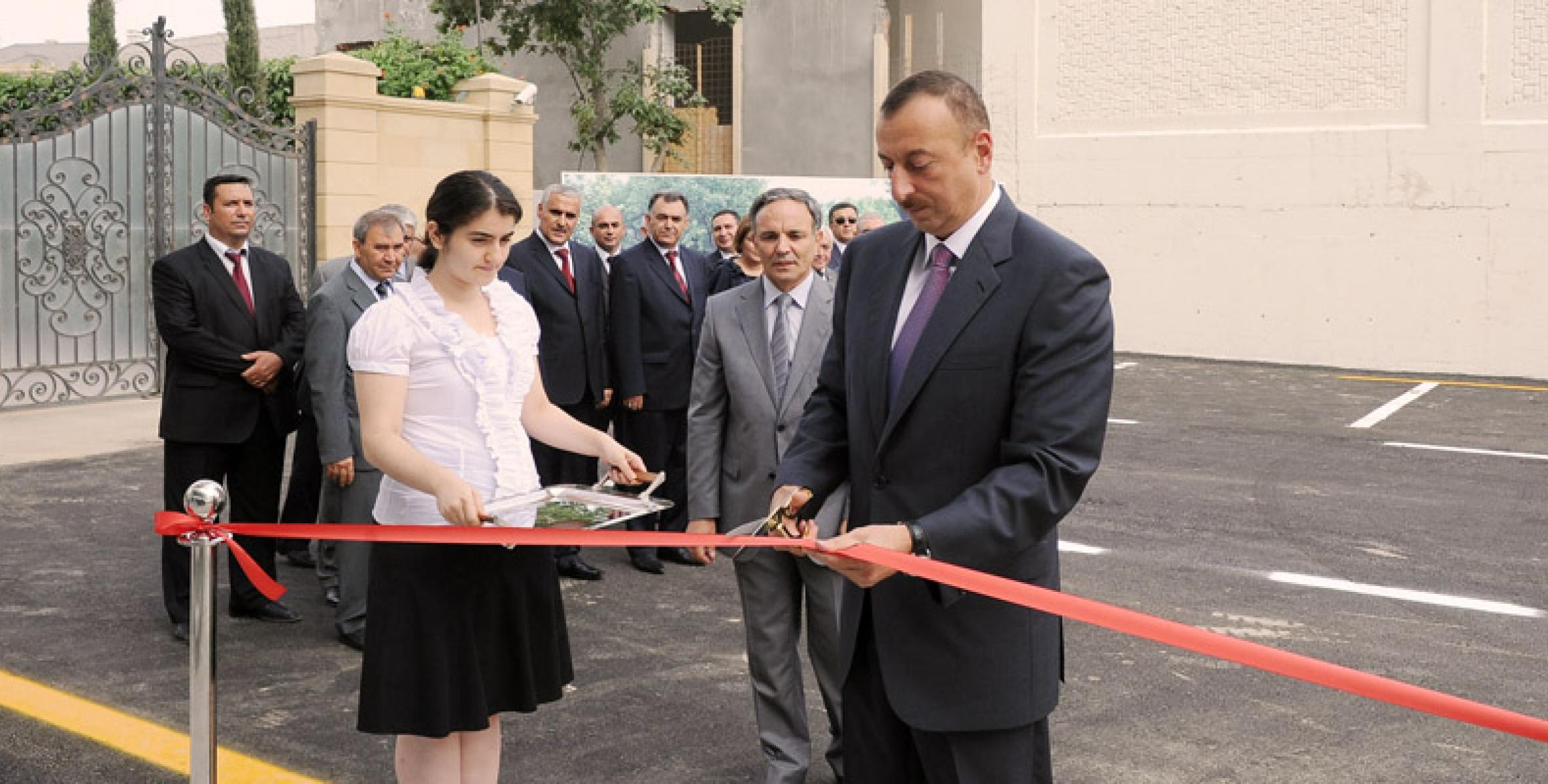 İlham Əliyev Mətbuat Şurasının yeni binasının açılışında iştirak etmişdir