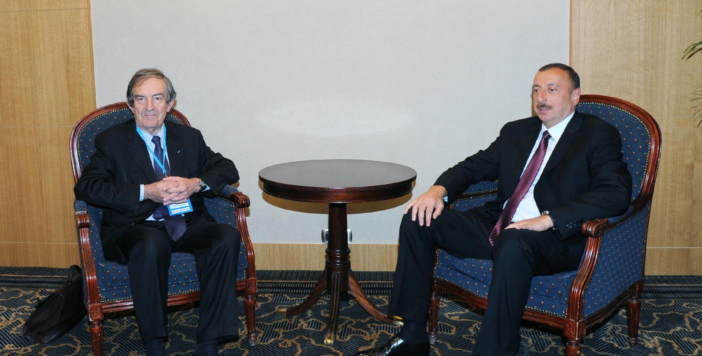 Ильхам Алиев встретился со специальным и личным советником Президента Франции по борьбе с терроризмом