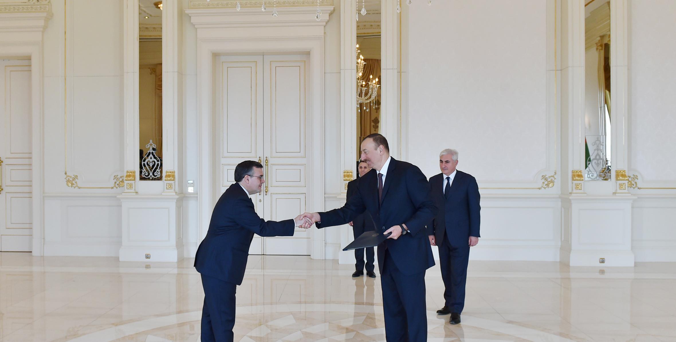 Ilham Aliyev received the credentials of the newly-appointed Ambassador of the Eastern Republic of Uruguay