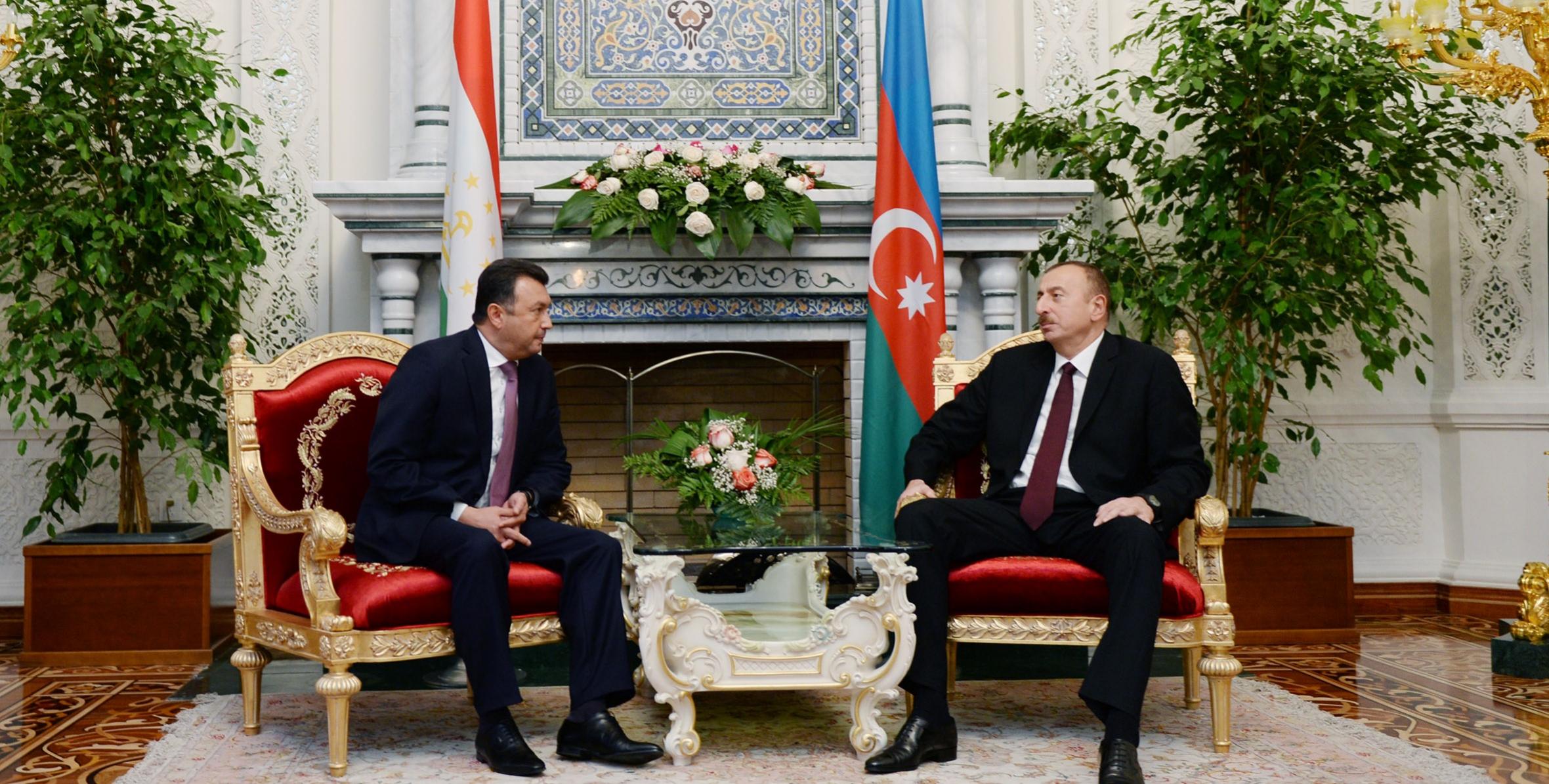Ильхам Алиев встретился с премьер-министром Таджикистана Кохиром Расулзода