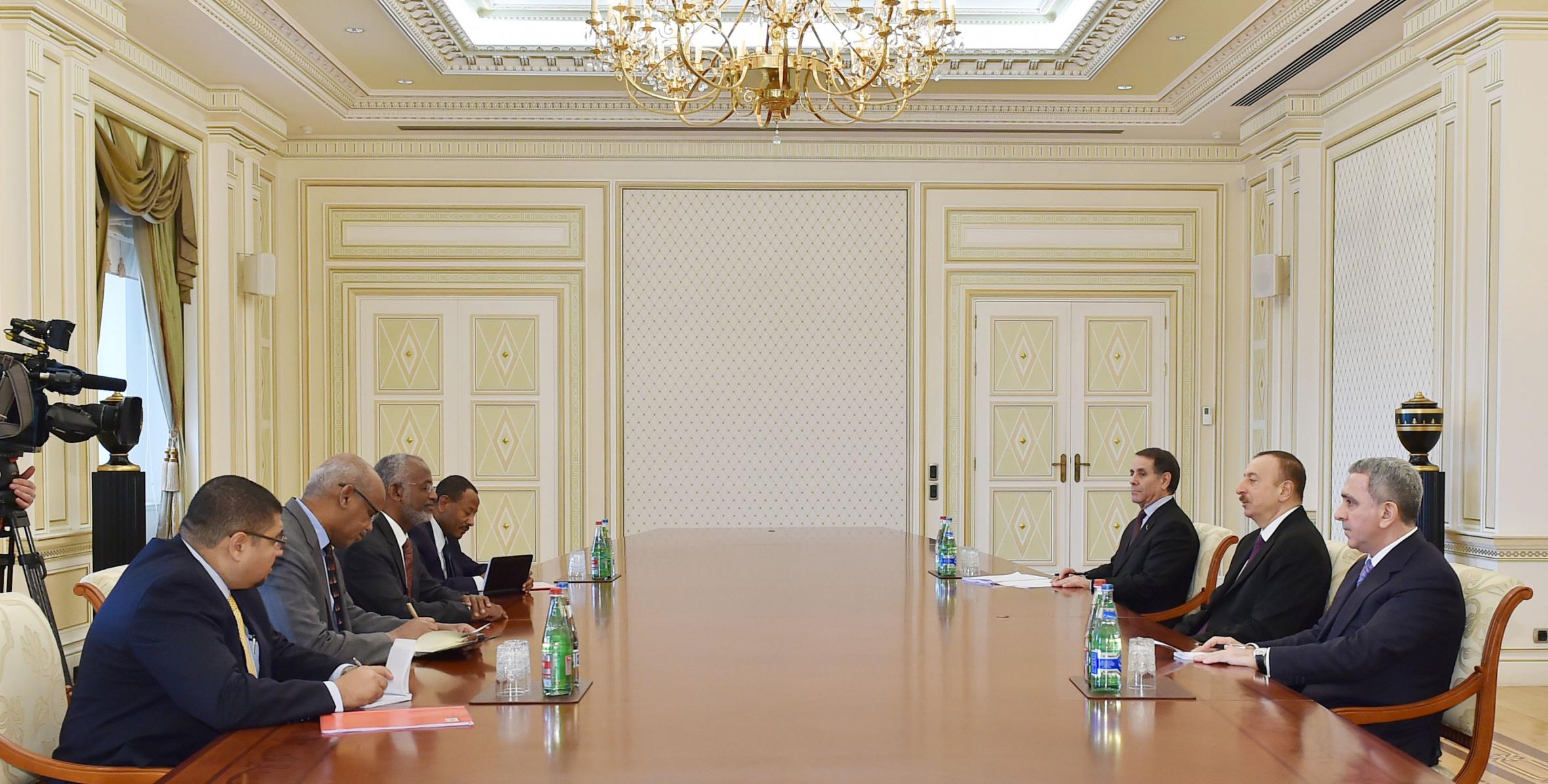 Ильхам Алиев принял делегацию во главе с министром иностранных дел Судана