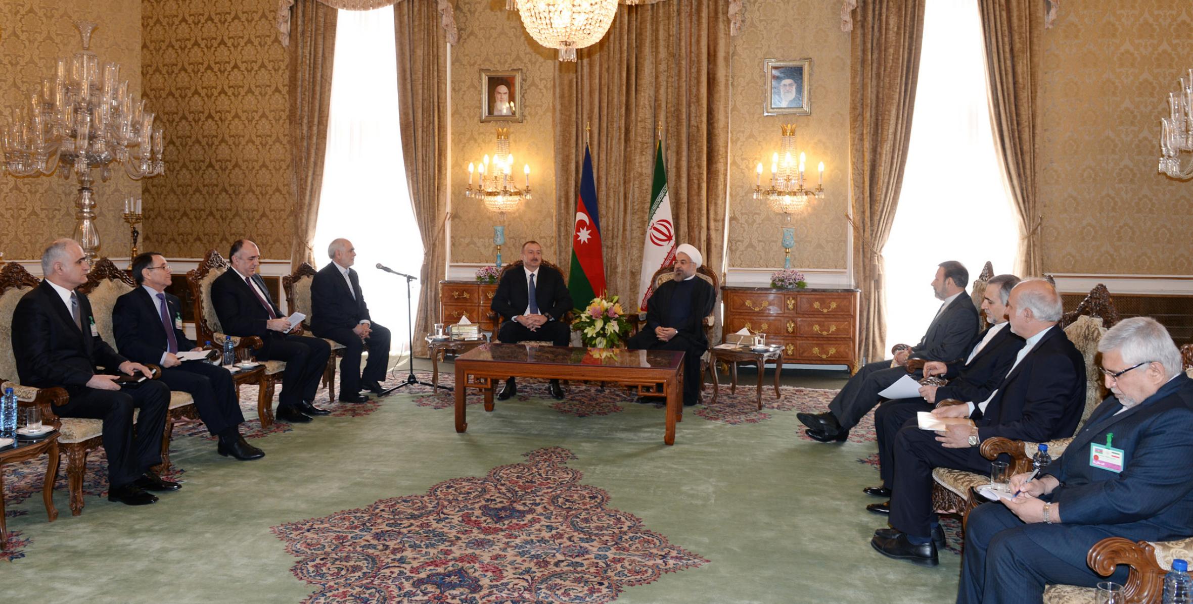 Состоялась встреча Ильхама Алиева и Президента Ирана Хасана Роухани в расширенном составе