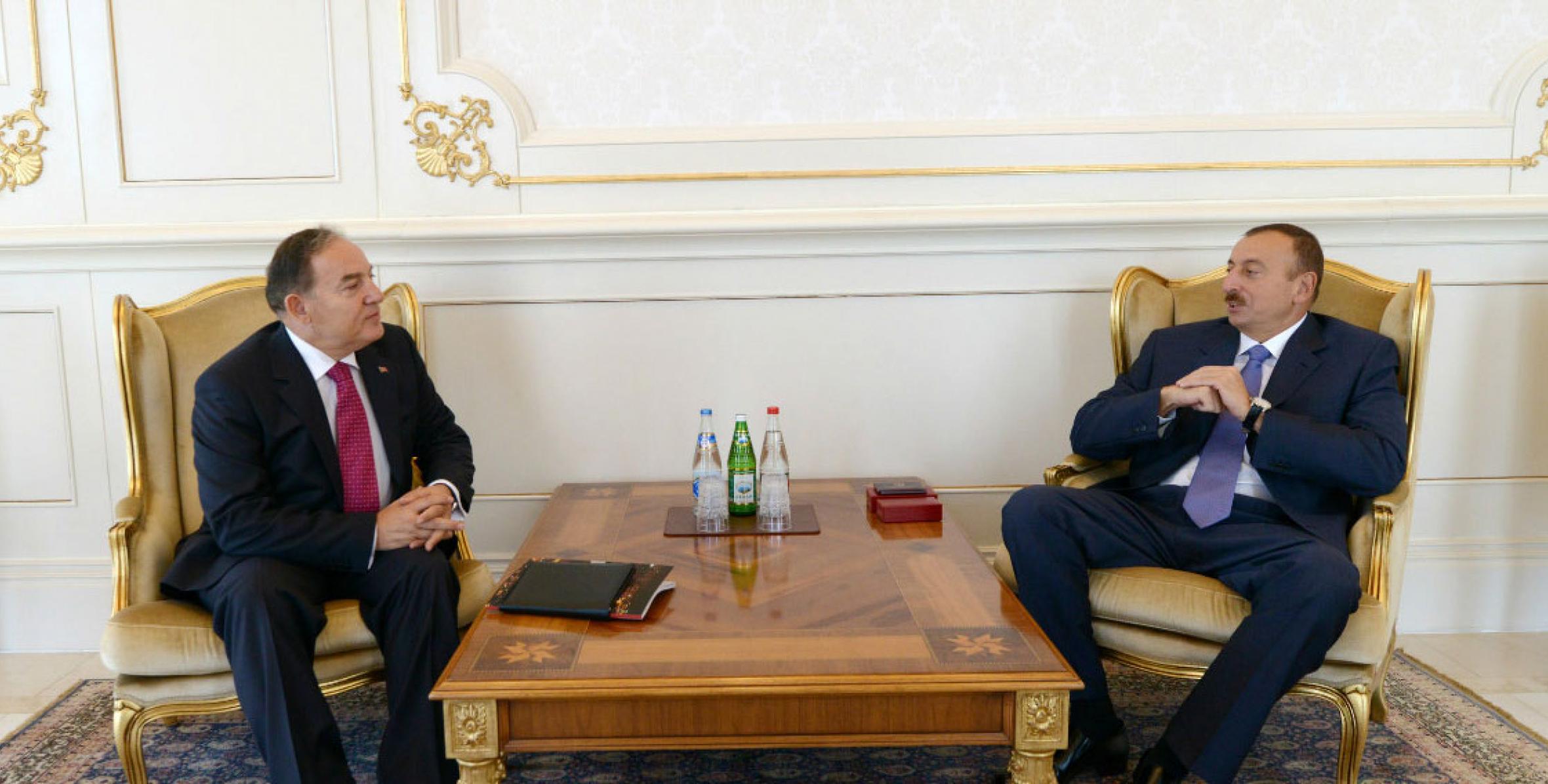 Ильхам Алиев принял посла Турции в Азербайджане в связи с завершением его дипломатической деятельности