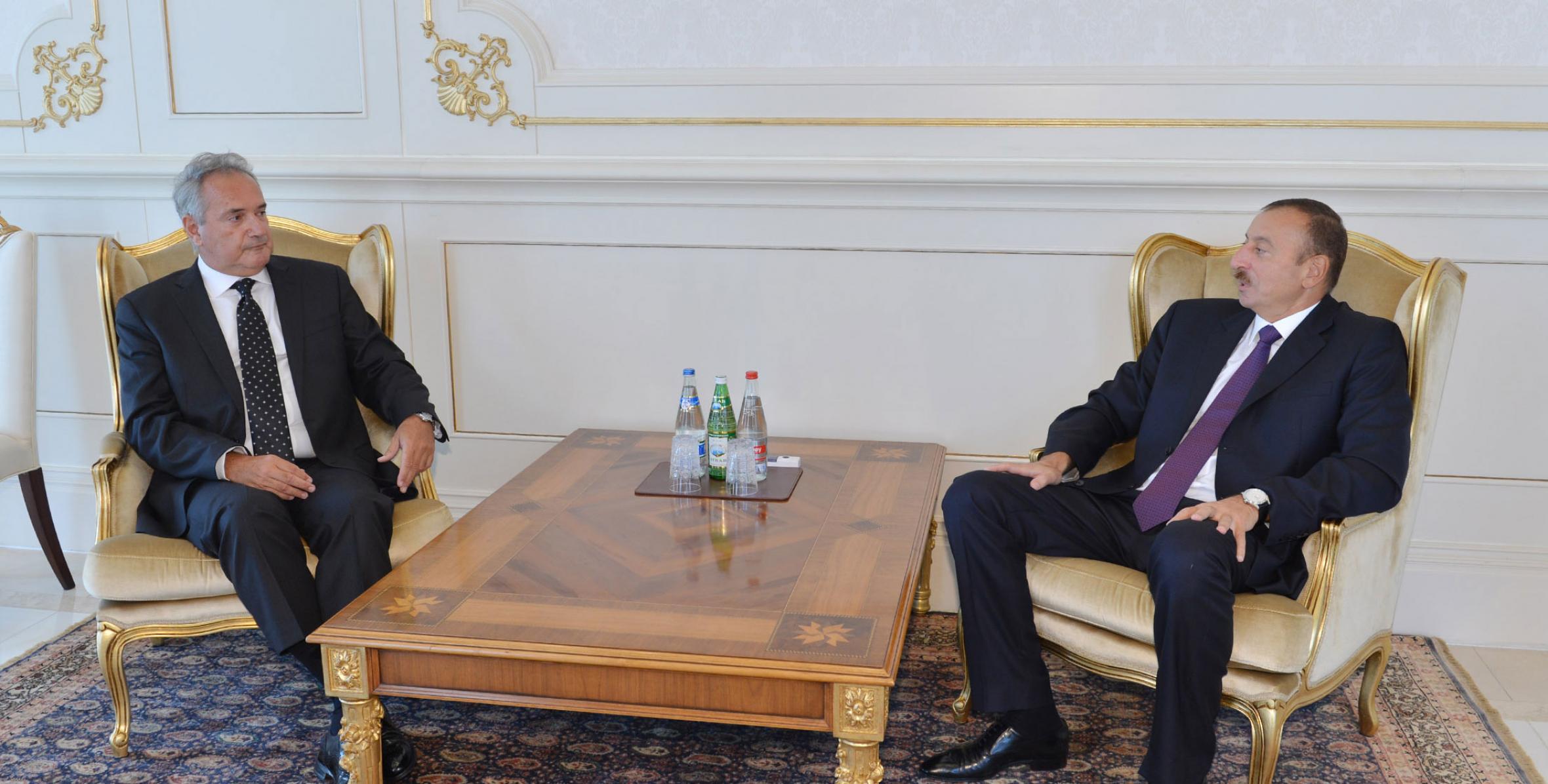 Ilham Aliyev accepted the credentials of the Ambassador of Greece to Azerbaijan