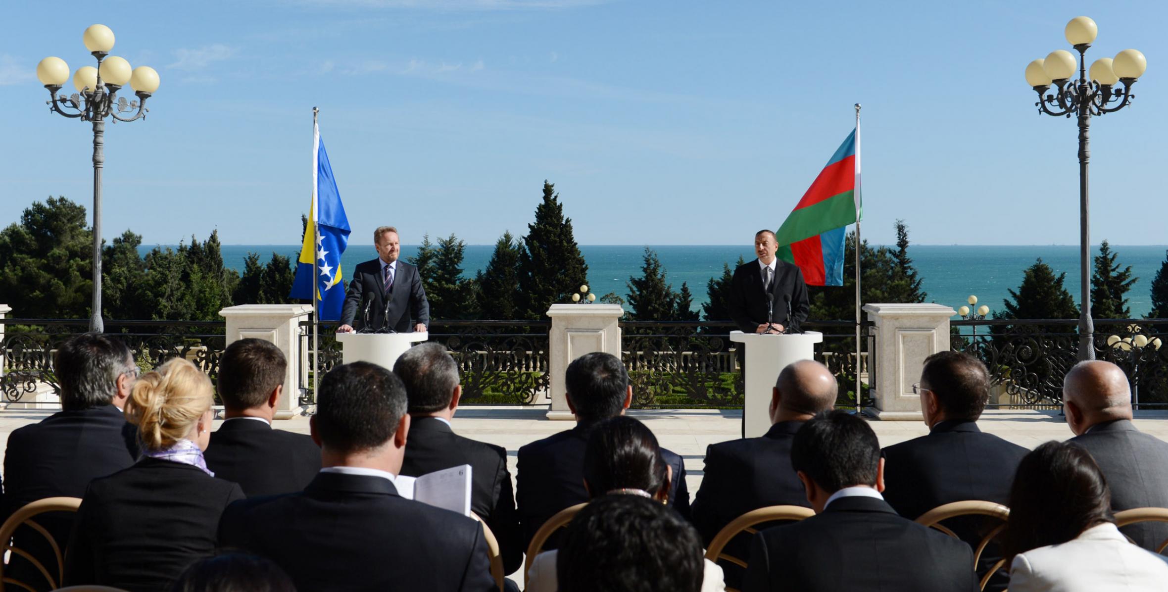 Ilham Aliyev and Chairman of the Presidency of Bosnia and Herzegovina Bakir Izetbegovic made statements for the press