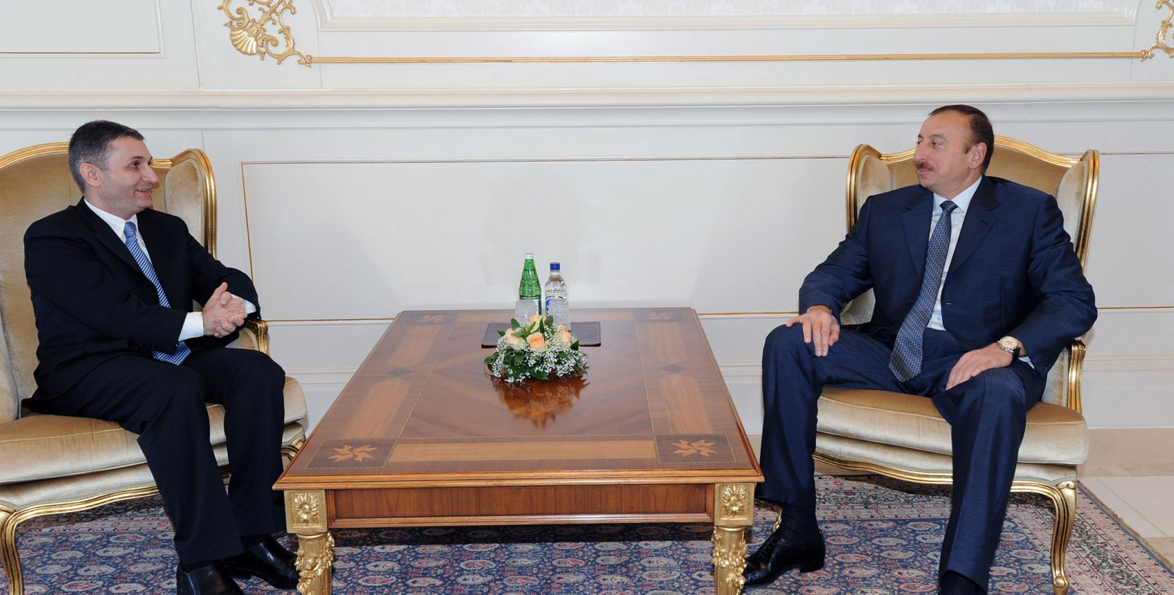 Ильхам Алиев принял верительные грамоты новоназначенного посла Палестины в Азербайджане