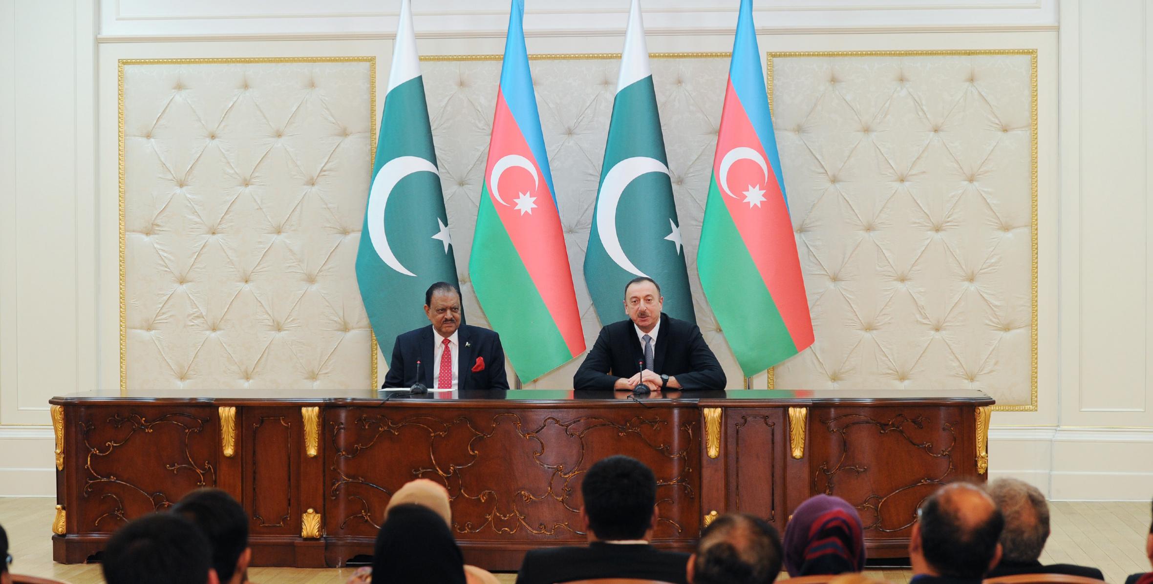 Президенты Азербайджана и Пакистана выступили с заявлениями для печати