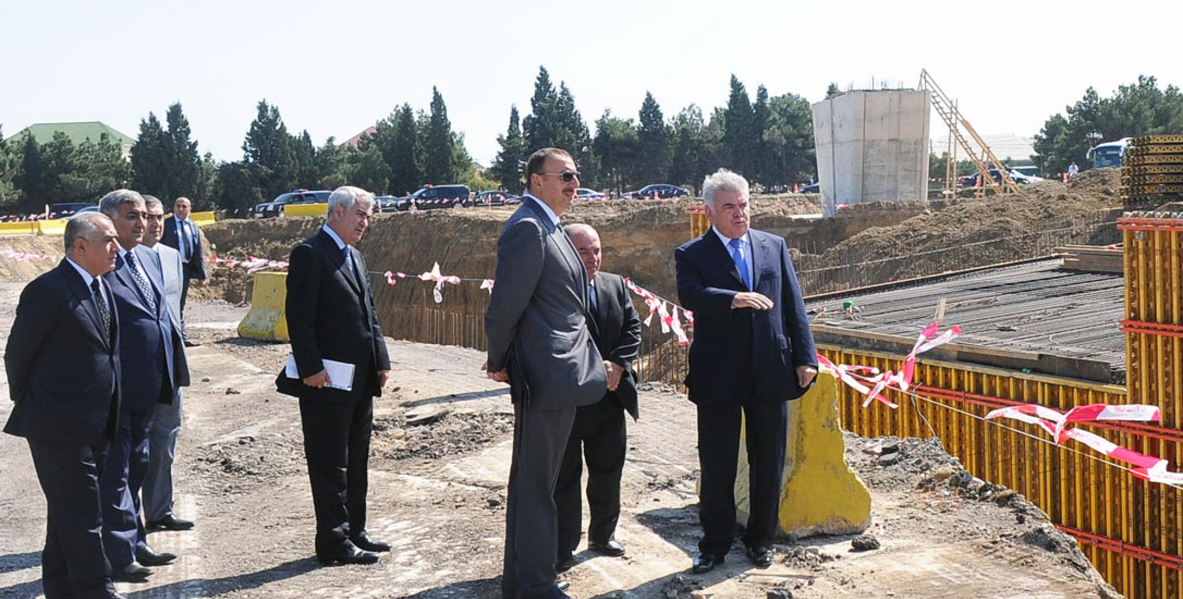 Ilham Aliyev was familiarized with progress in expansion and construction of motor roads