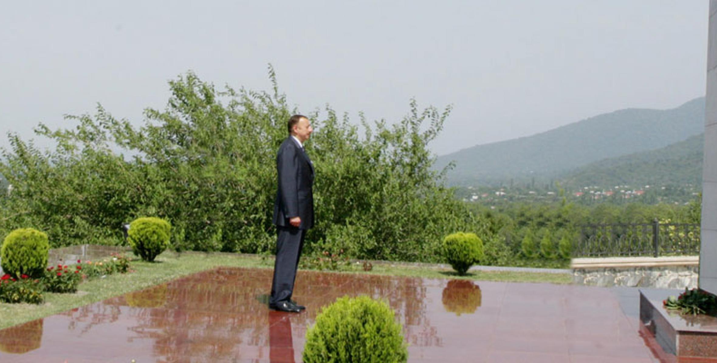 Ilham Aliyev paid tribute to the monument of national leader Heydar Aliyev in Balakan