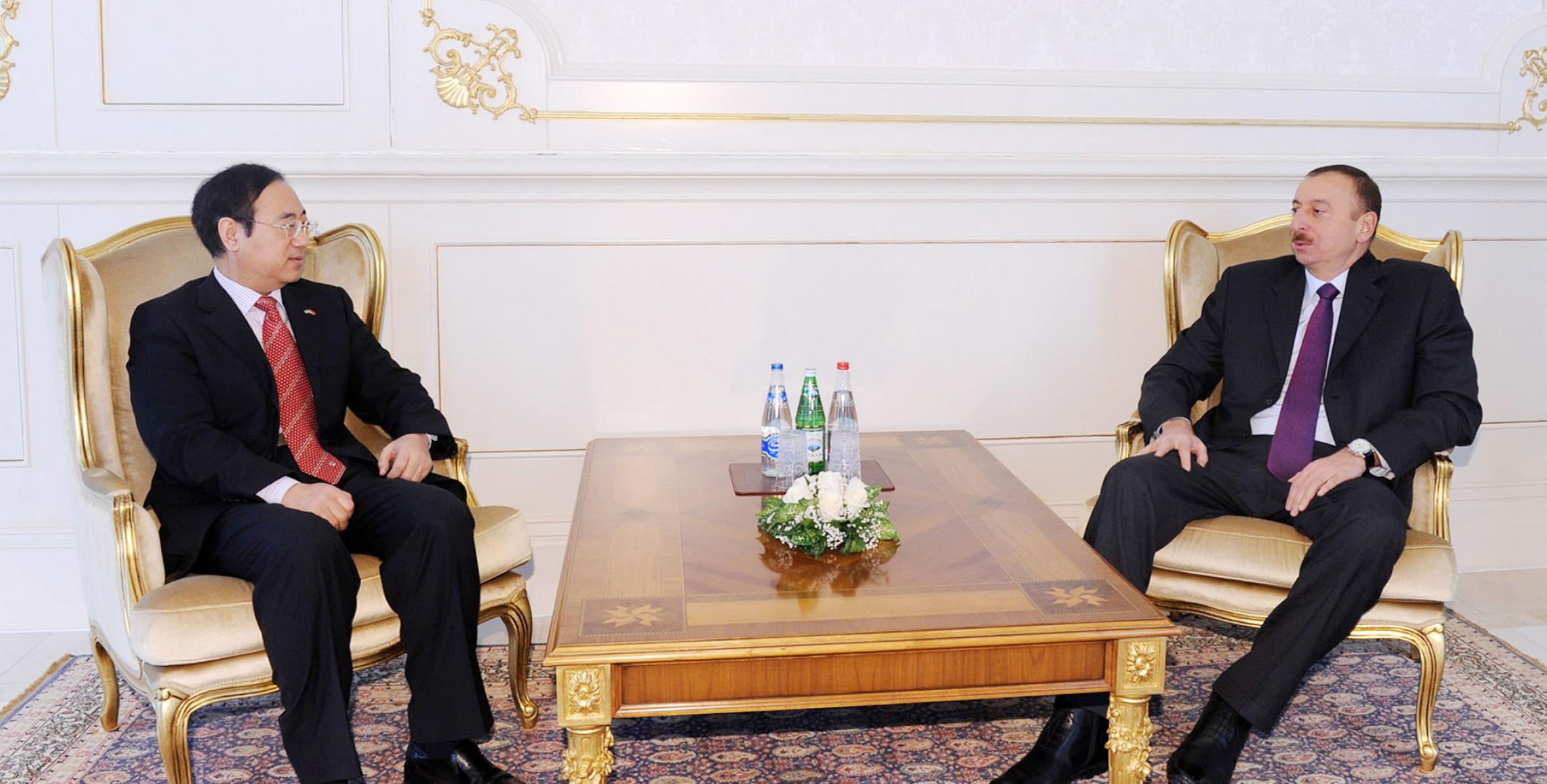 Ильхам Алиев принял верительные грамоты посла Китая в Азербайджане