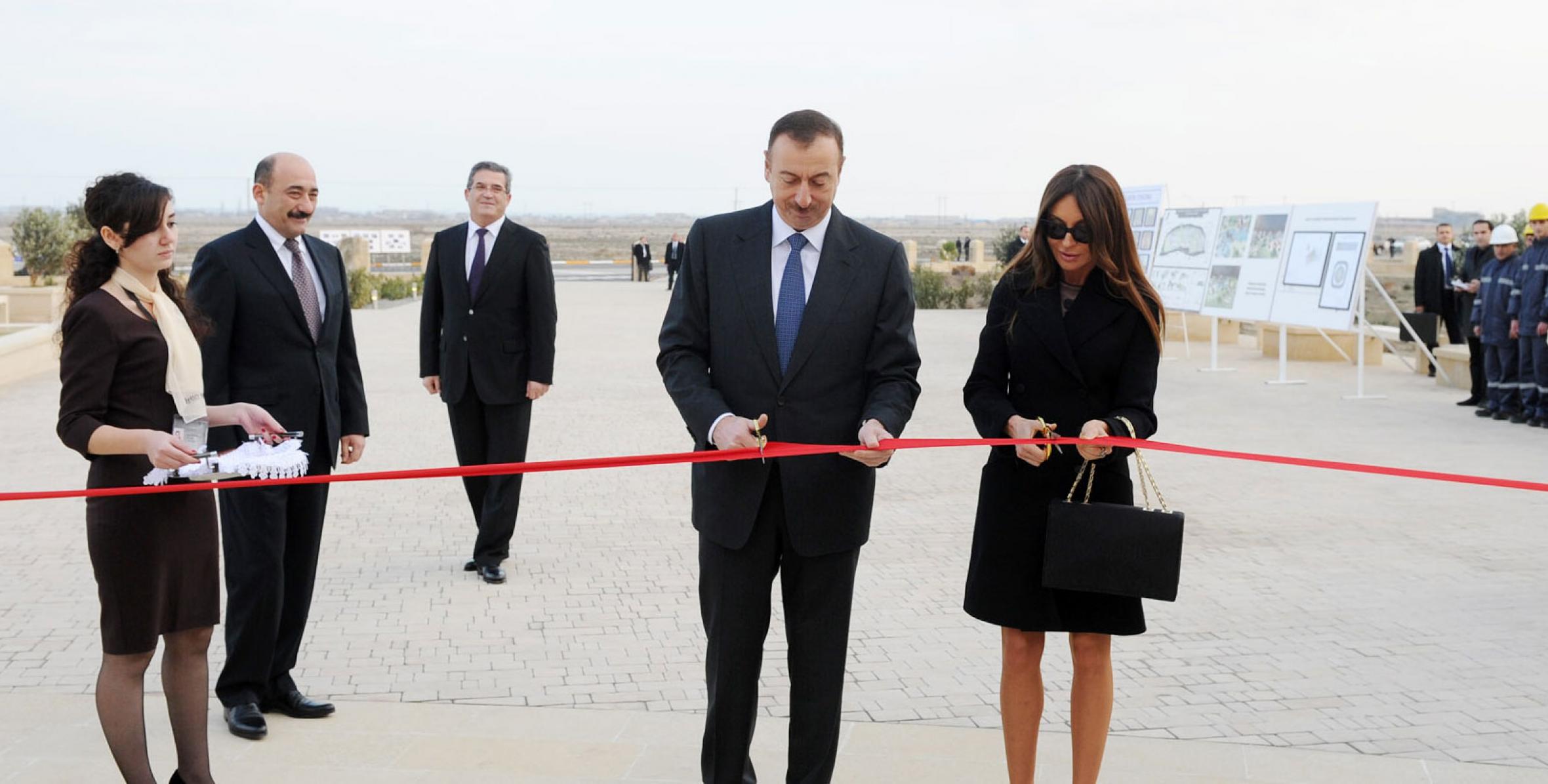 İlham Əliyev Qobustan Dövlət Tarixi-Bədii Qoruğunda inşa edilmiş muzeyin açılışında iştirak etmişdir