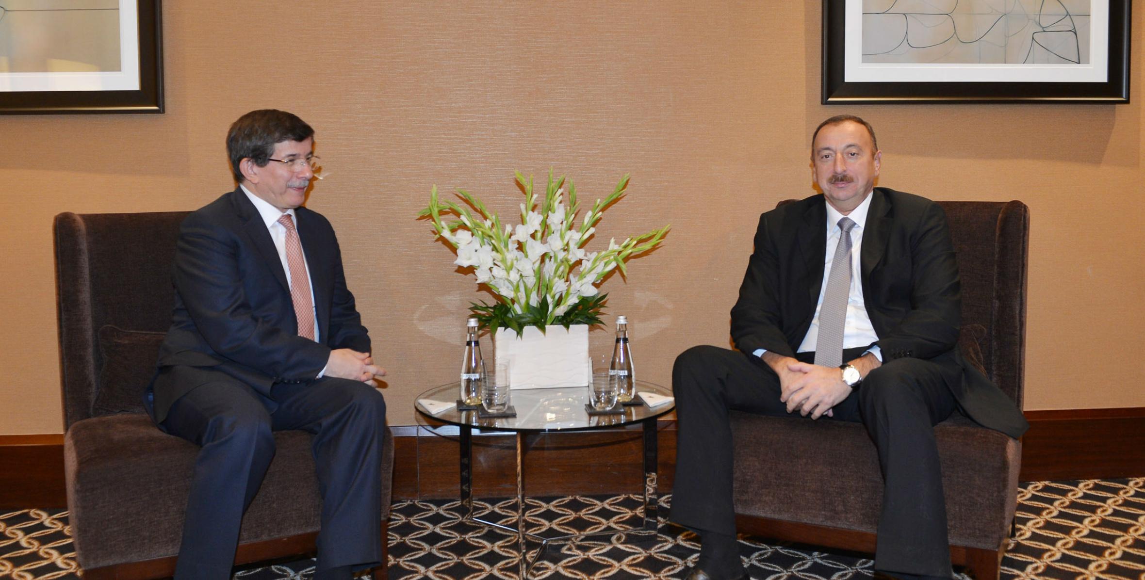 Ильхам Алиев встретился с министром иностранных дел Турции Ахметом Давутоглу
