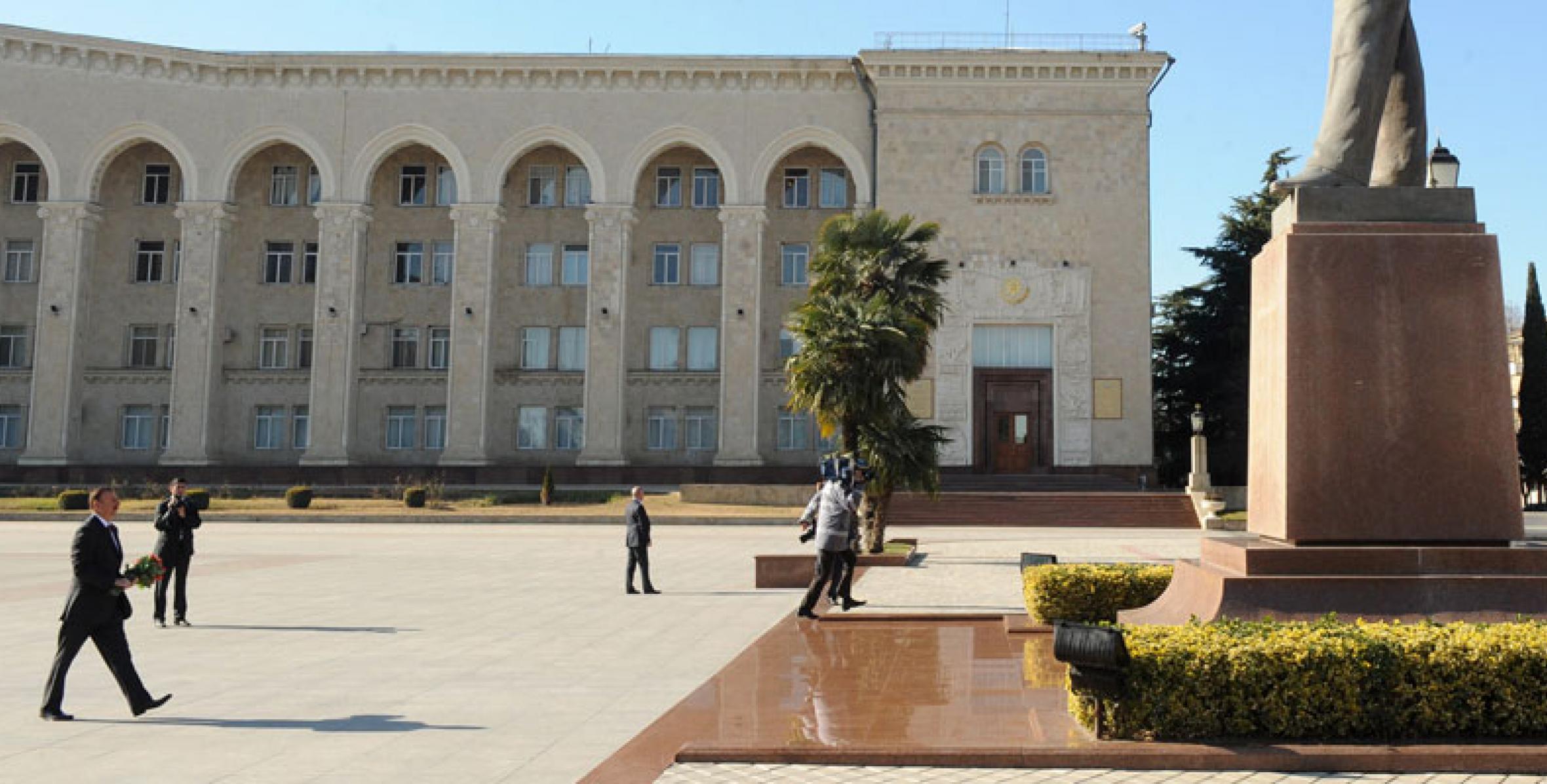 Ильхам Алиев прибыл с визитом в город Гянджа