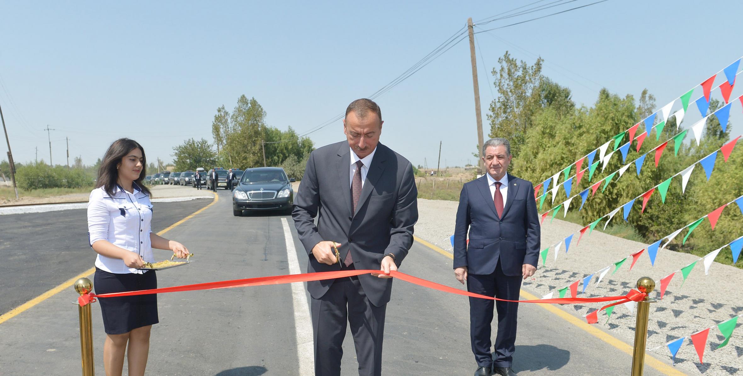 Ильхам Алиев принял участие в церемонии сдачи в эксплуатацию автомобильной дороги Биринджи Шахсевен-Ахмедли-Дуньямалылар