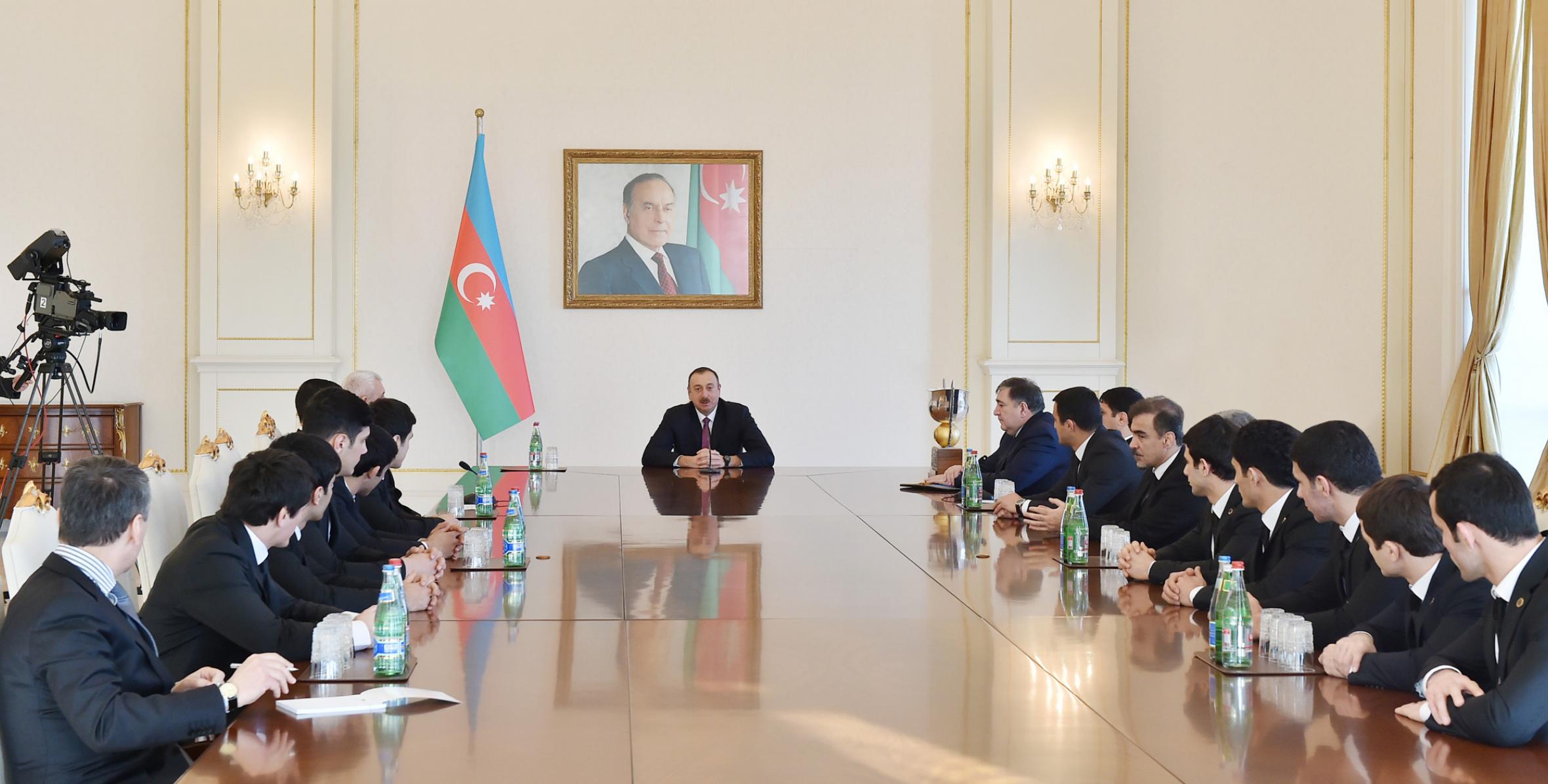 Ilham Aliyev received the members of the national Greco-Roman wrestling team who won the World Cup