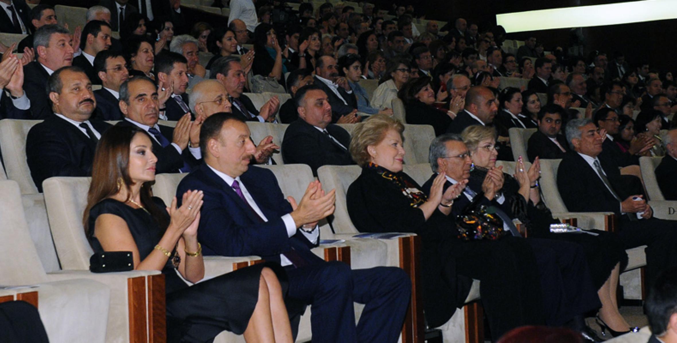 Ильхам Алиев посмотрел премьеру новой постановки оперы «Интизар»