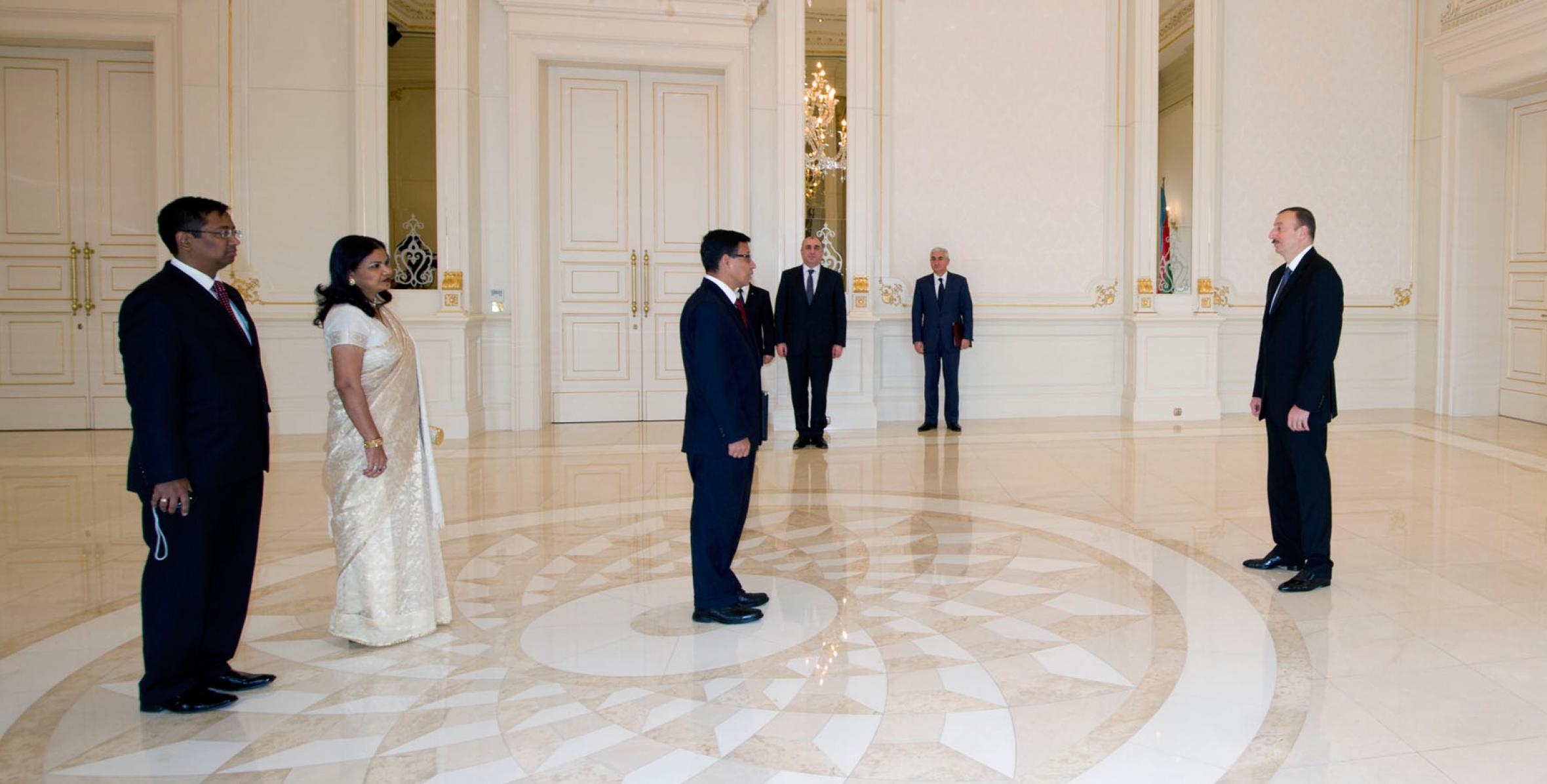 Ильхам Алиев принял верительные грамоты посла Бангладеш в Азербайджане Зульфигура Рахмана