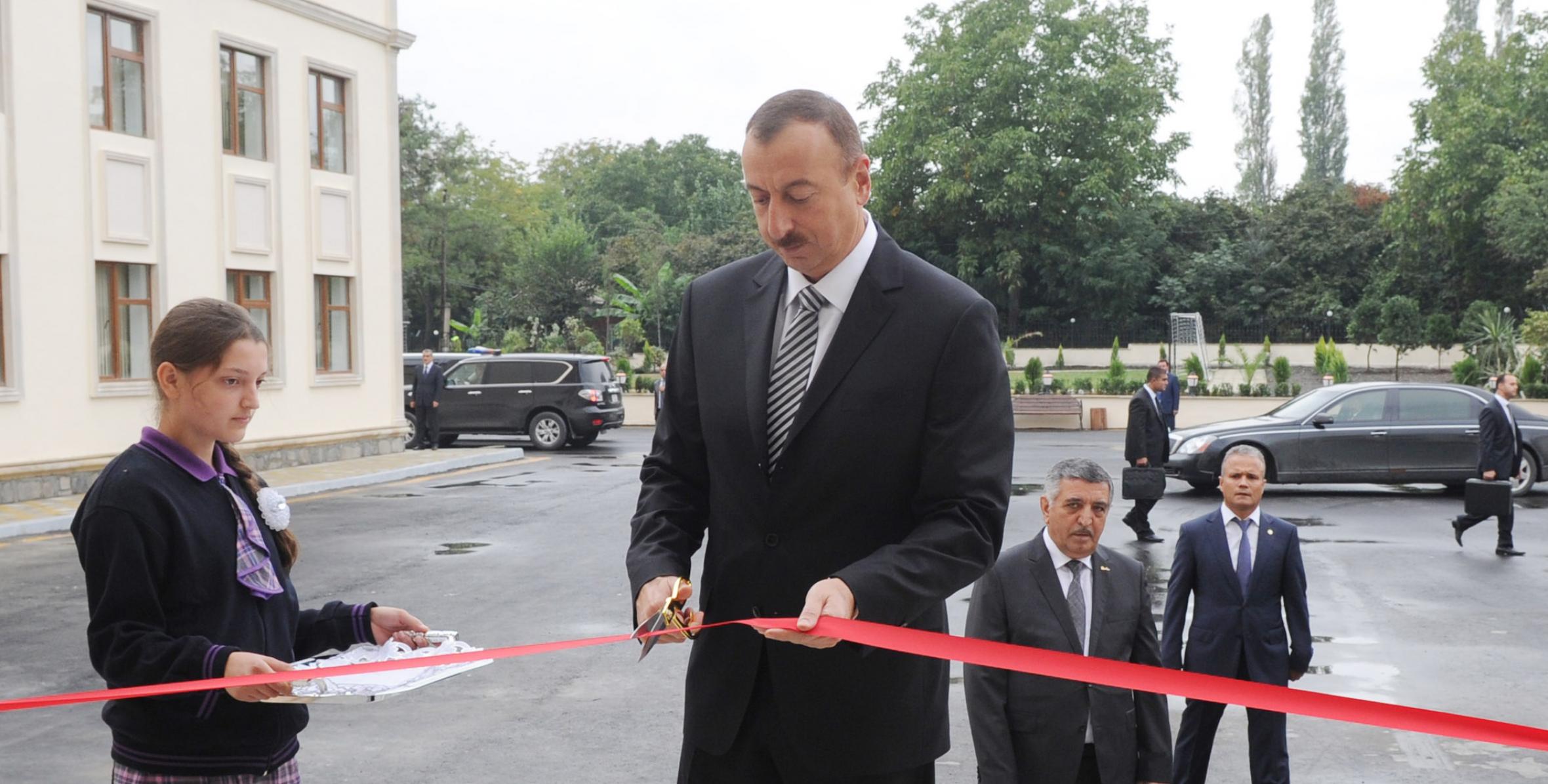 Ильхам Алиев принял участие в открытии Гезбарахской сельской полной средней школы в Загатале