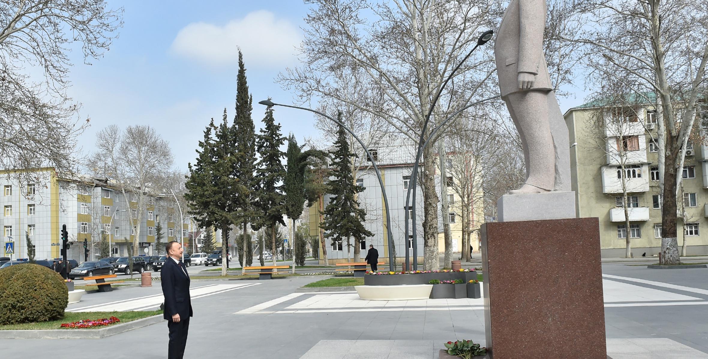 Ilham Aliyev visited a statue of national leader Heydar Aliyev in Mingachevir