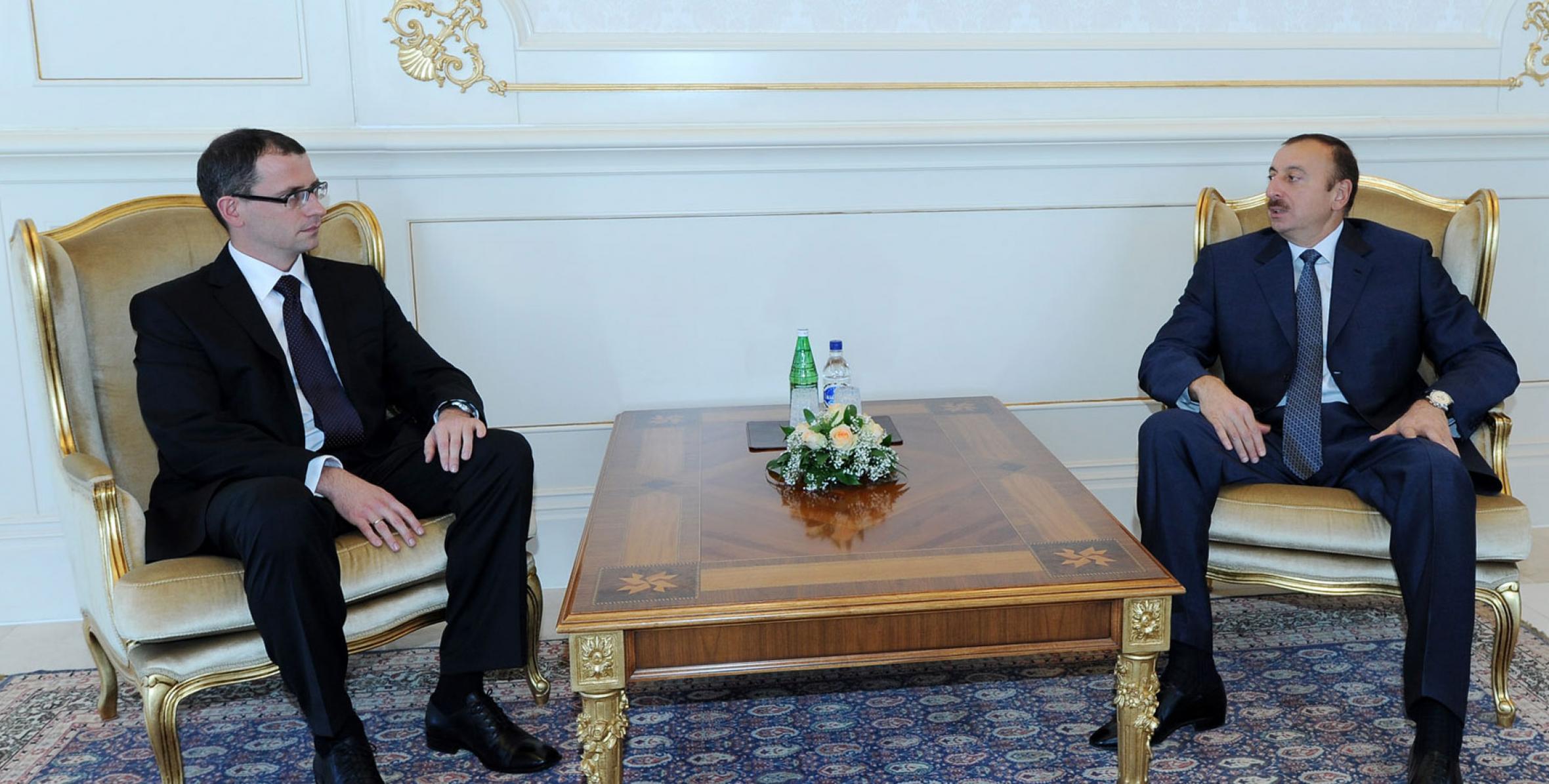 Ilham Aliyev received the credentials of the newly appointed Ambassador of Poland to Azerbaijan