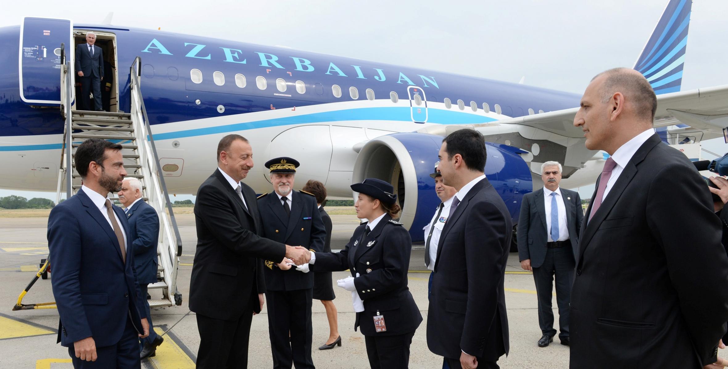 Ильхам Алиев прибыл с рабочим визитом во Францию
