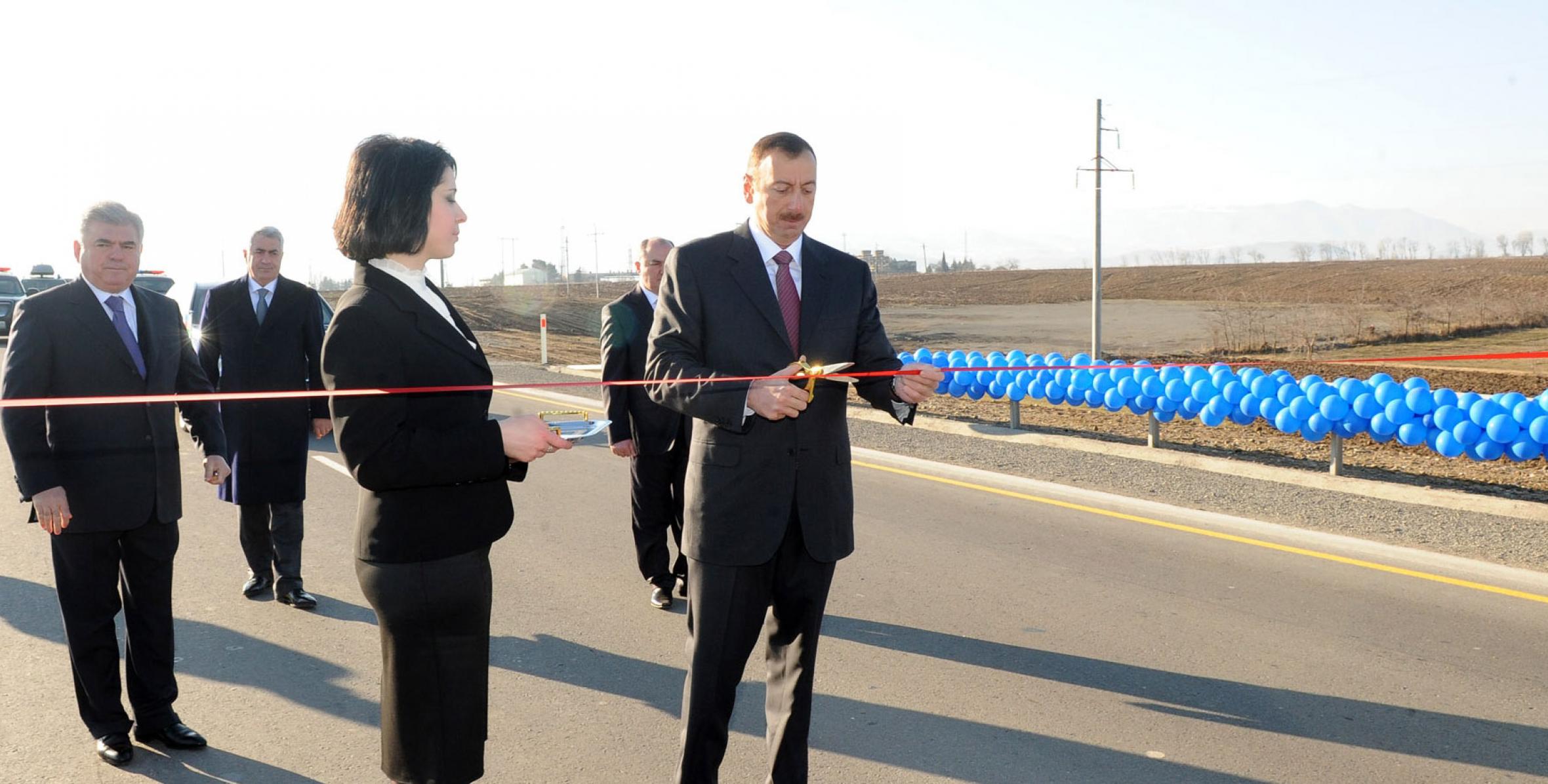 Ильхам Алиев принял участие в открытии автомобильной дороги Газах-государственная граница Грузии