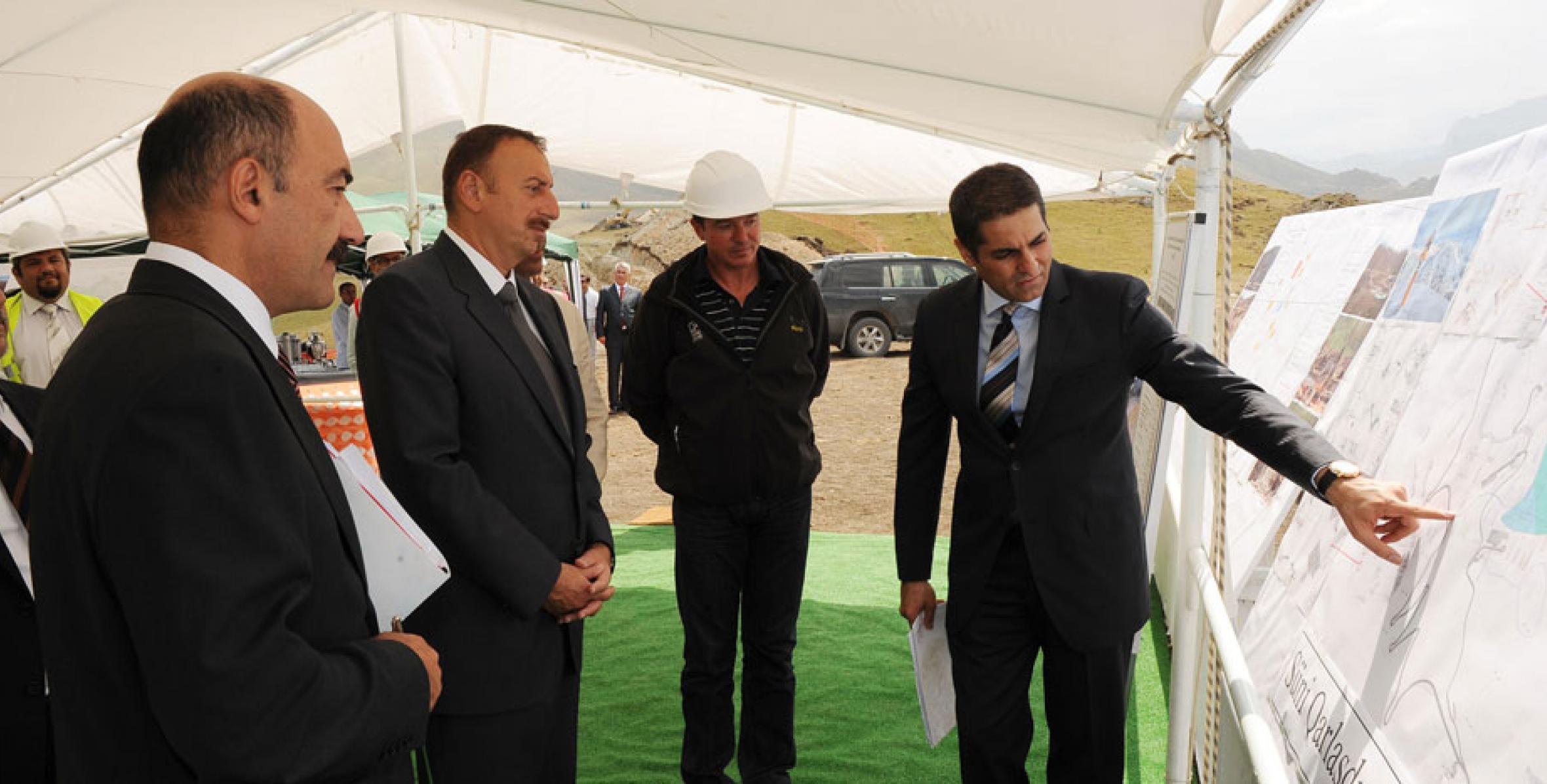 Ильхам Алиев ознакомился с ходом строительства зимне-летнего туристического комплекса «Шахдаг»