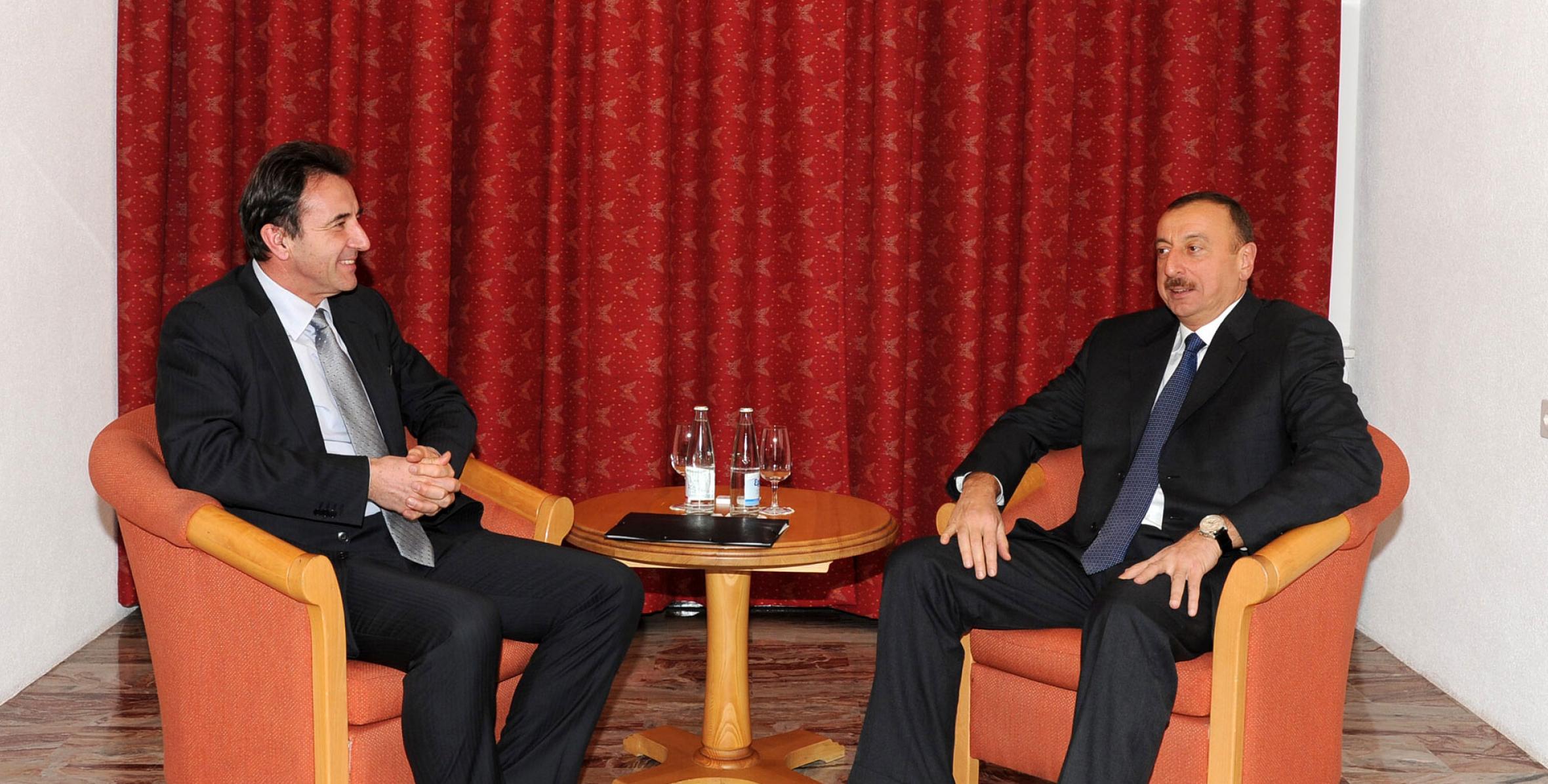 Ilham Aliyev met with Chief Executive Officer of OMV AG Gerhard Roiss in Davos