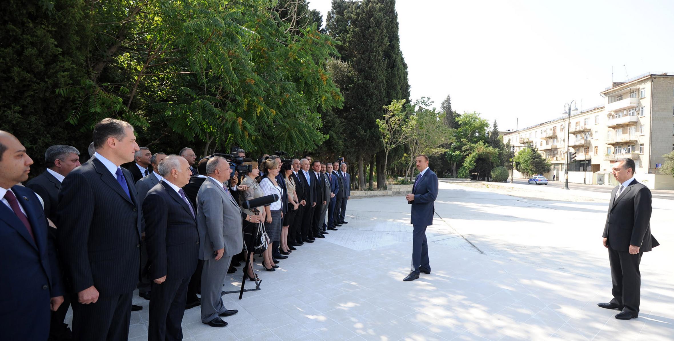Ilham Aliyev reviewed the progress of major overhaul and landscaping at the Sumgayit seaside culture and recreation park named after Nasimi