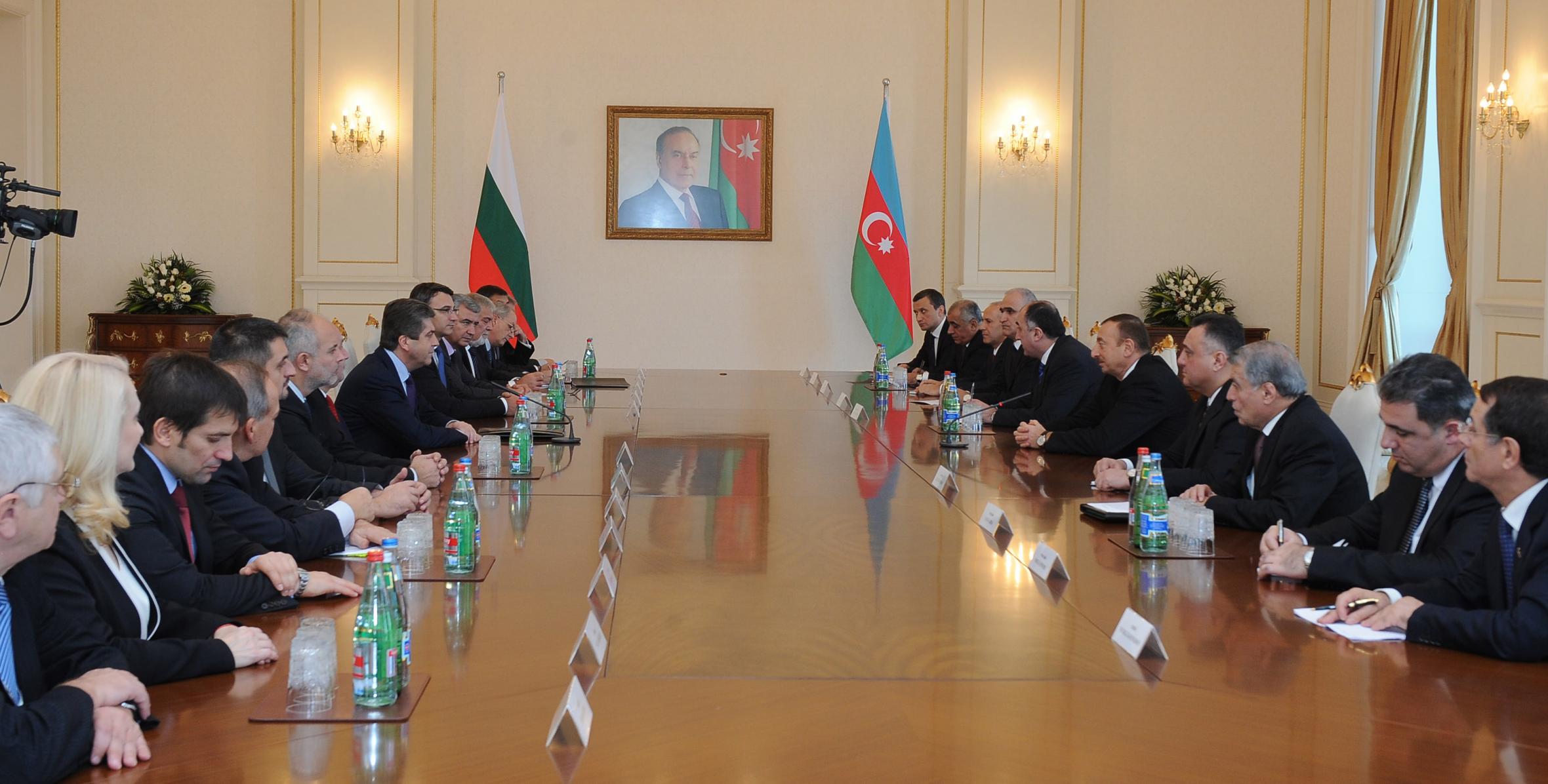 Состоялись переговоры Ильхама Алиева и Георгия Пырванова в расширенном составе с участием делегаций