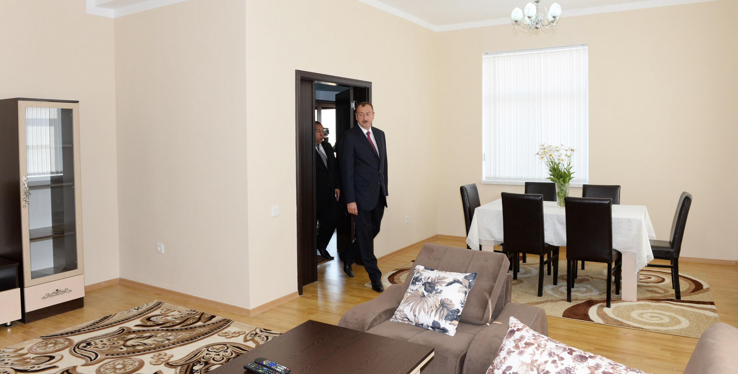 Ильхам Алиев ознакомился с условиями, созданными в 25 частных домах, построенных в городе Хызы
