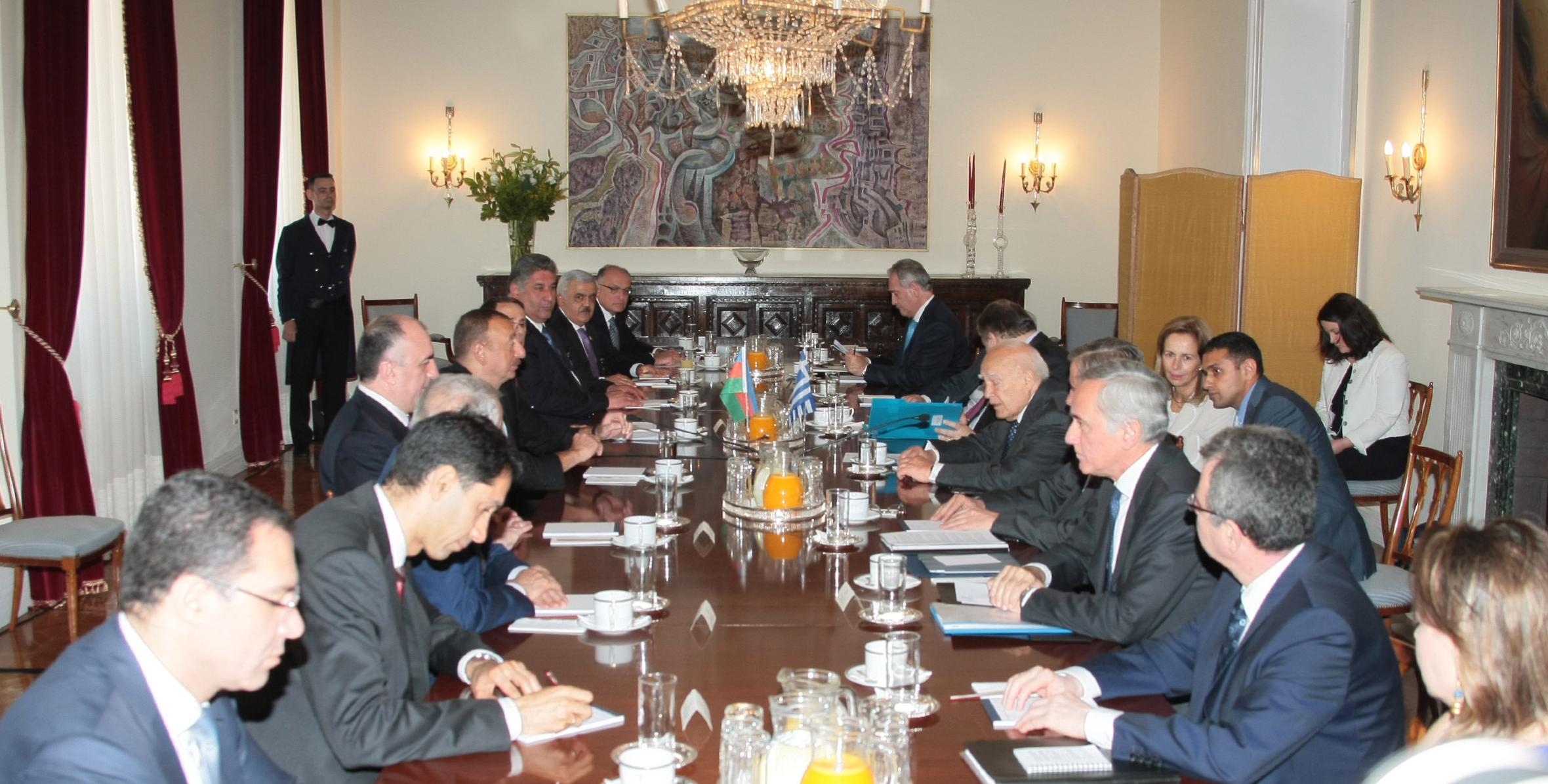 Состоялась встреча Президента Азербайджана Ильхама Алиева и Президента Греции Каролоса Папульяса в расширенном составе