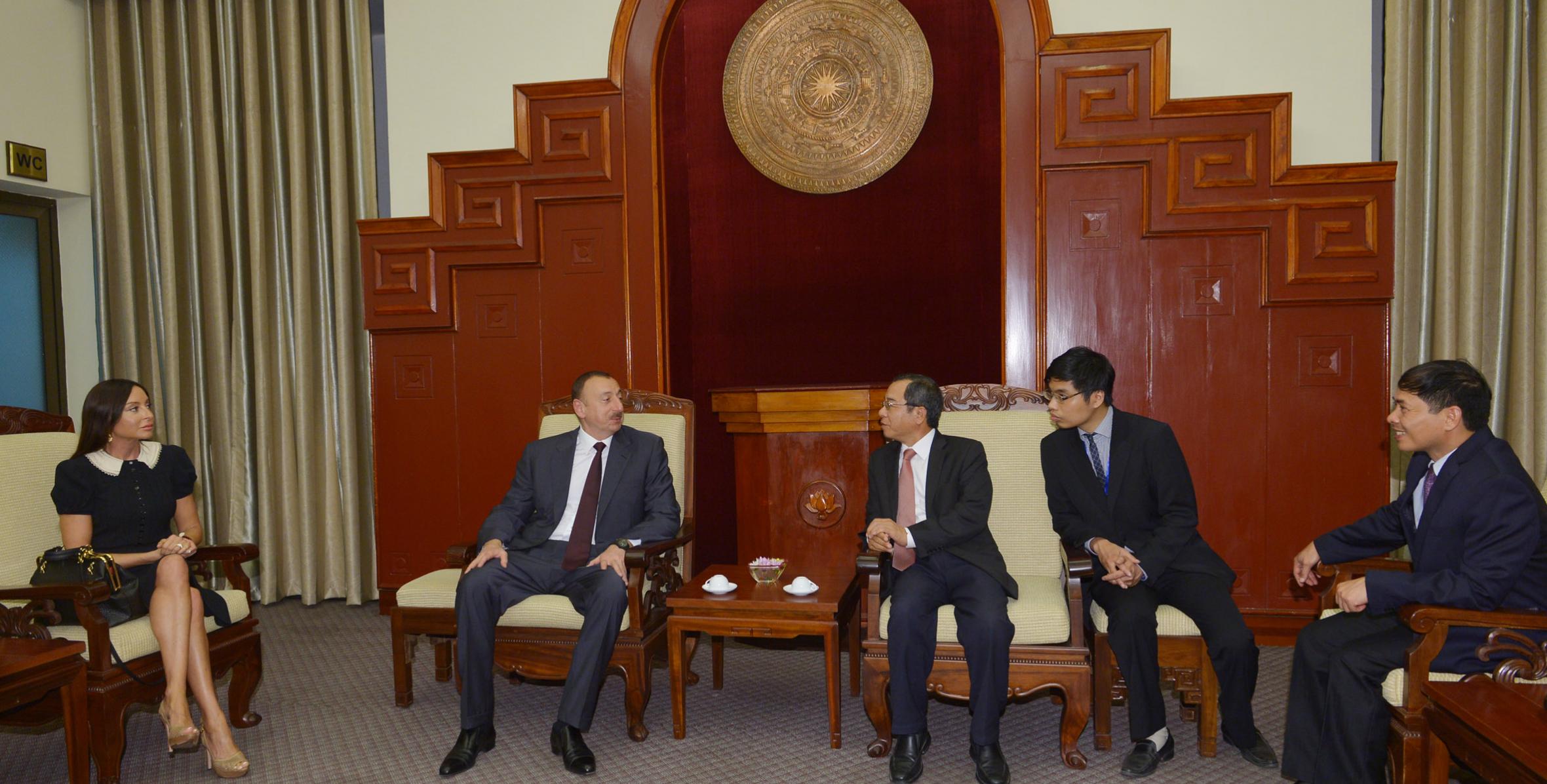 Ильхам Алиев прибыл с государственным визитом во Вьетнам