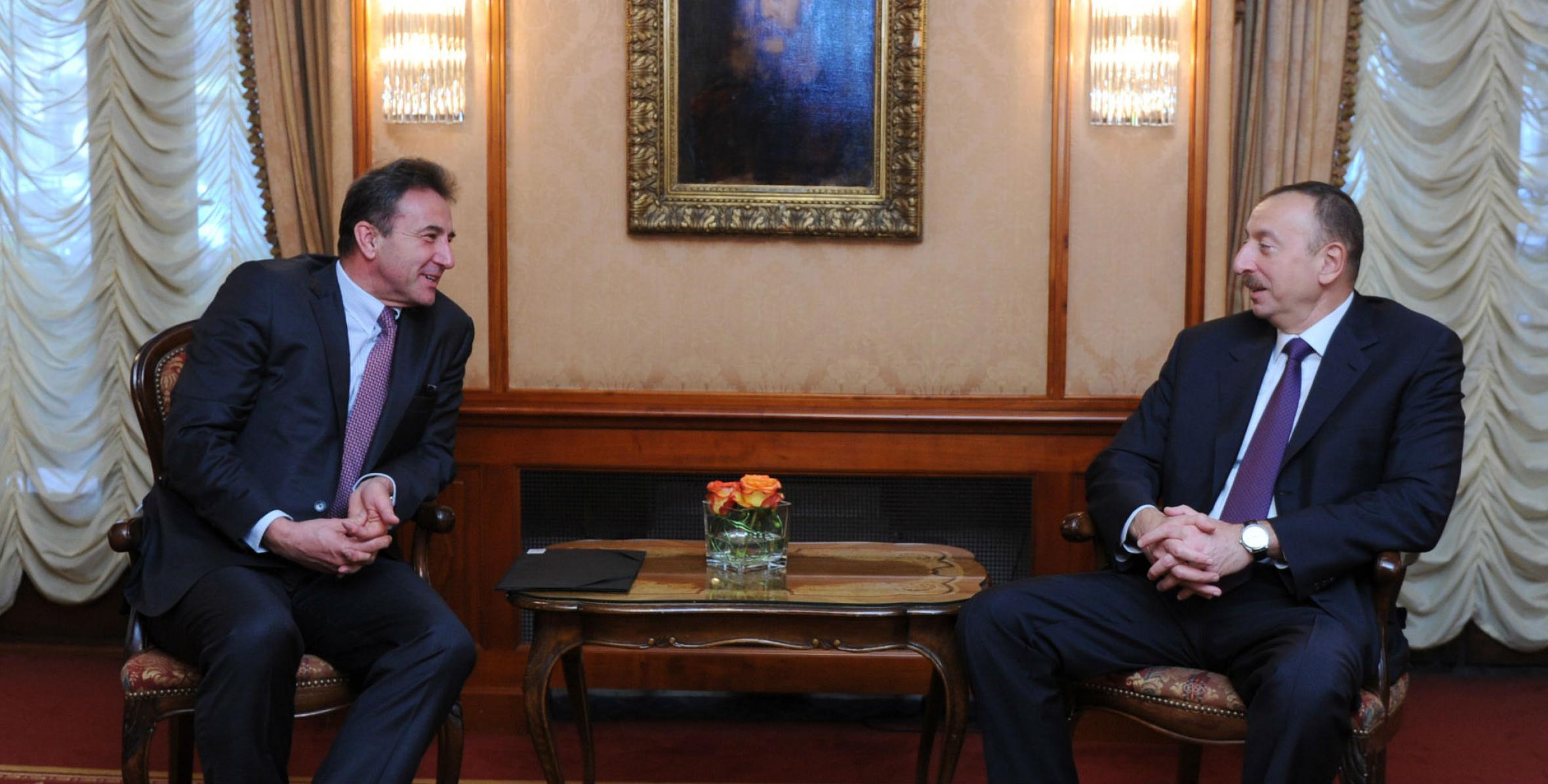 Ильхам Алиев встретился в Вене с генеральным исполнительным директором компании OMV AG Герхардом Роиссом