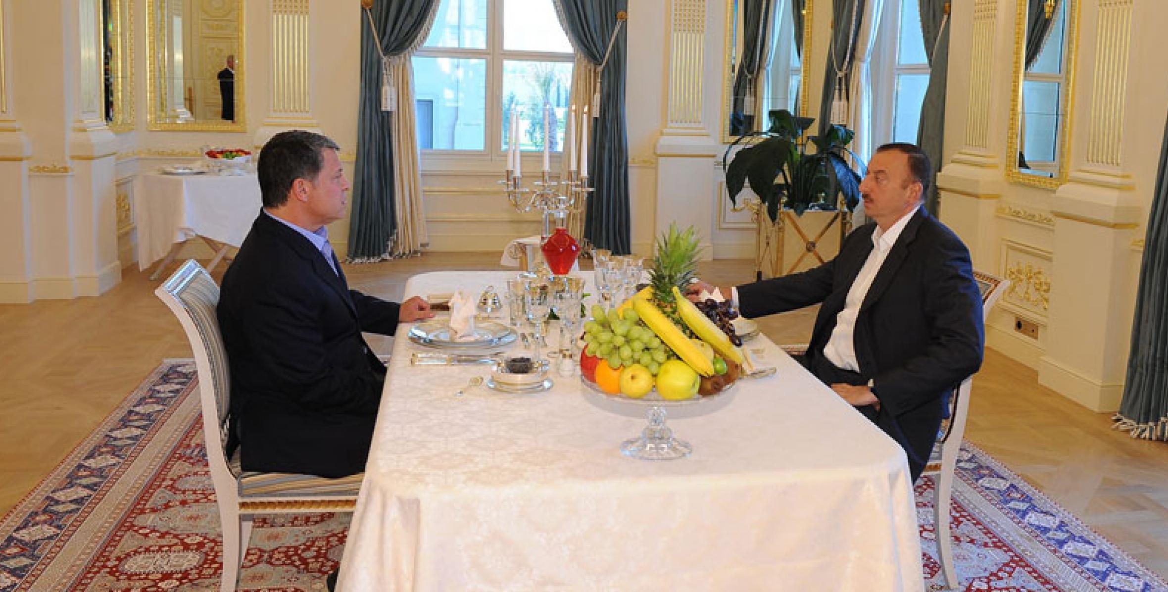 От имени  Ильхама Алиева был дан официальный обед в честь Короля Иордании Абдаллы II