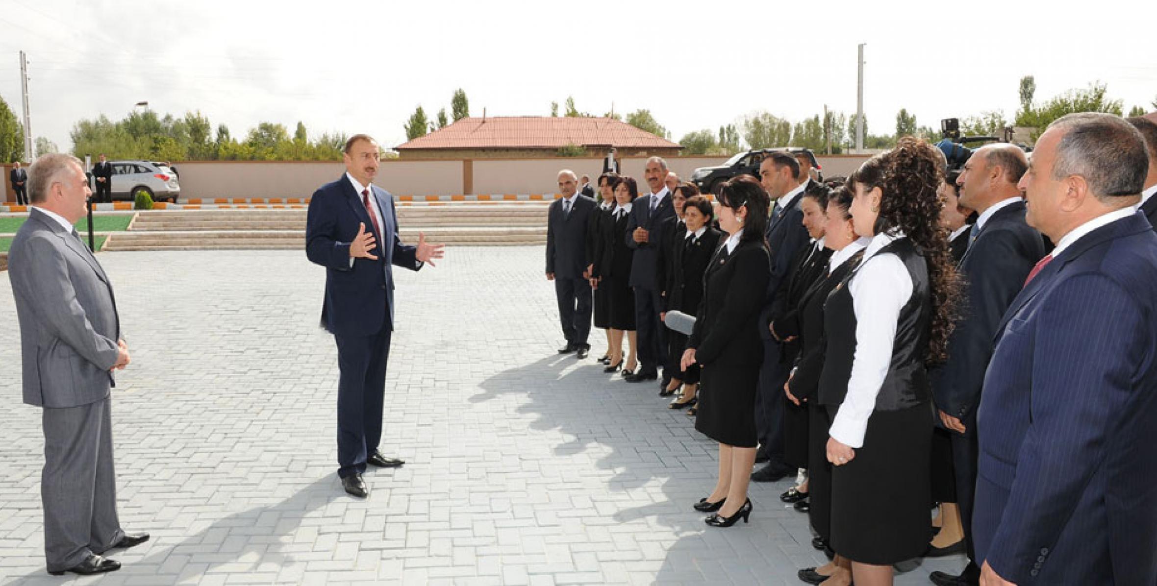 Ильхам Алиев принял участие в открытии нового здания средней школы села Махта Шарурского района