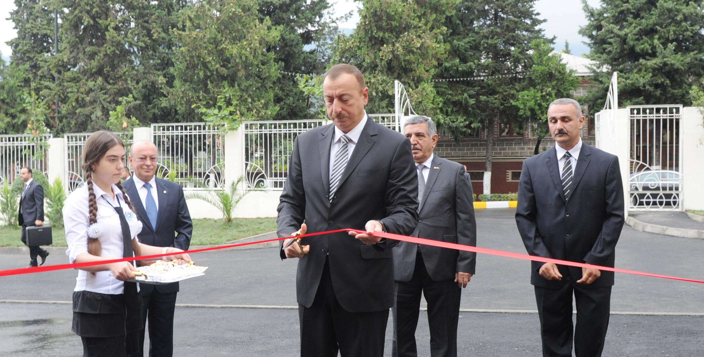 İlham Əliyev Zaqatalada 2 nömrəli tam orta məktəbin açılışında iştirak etmişdir