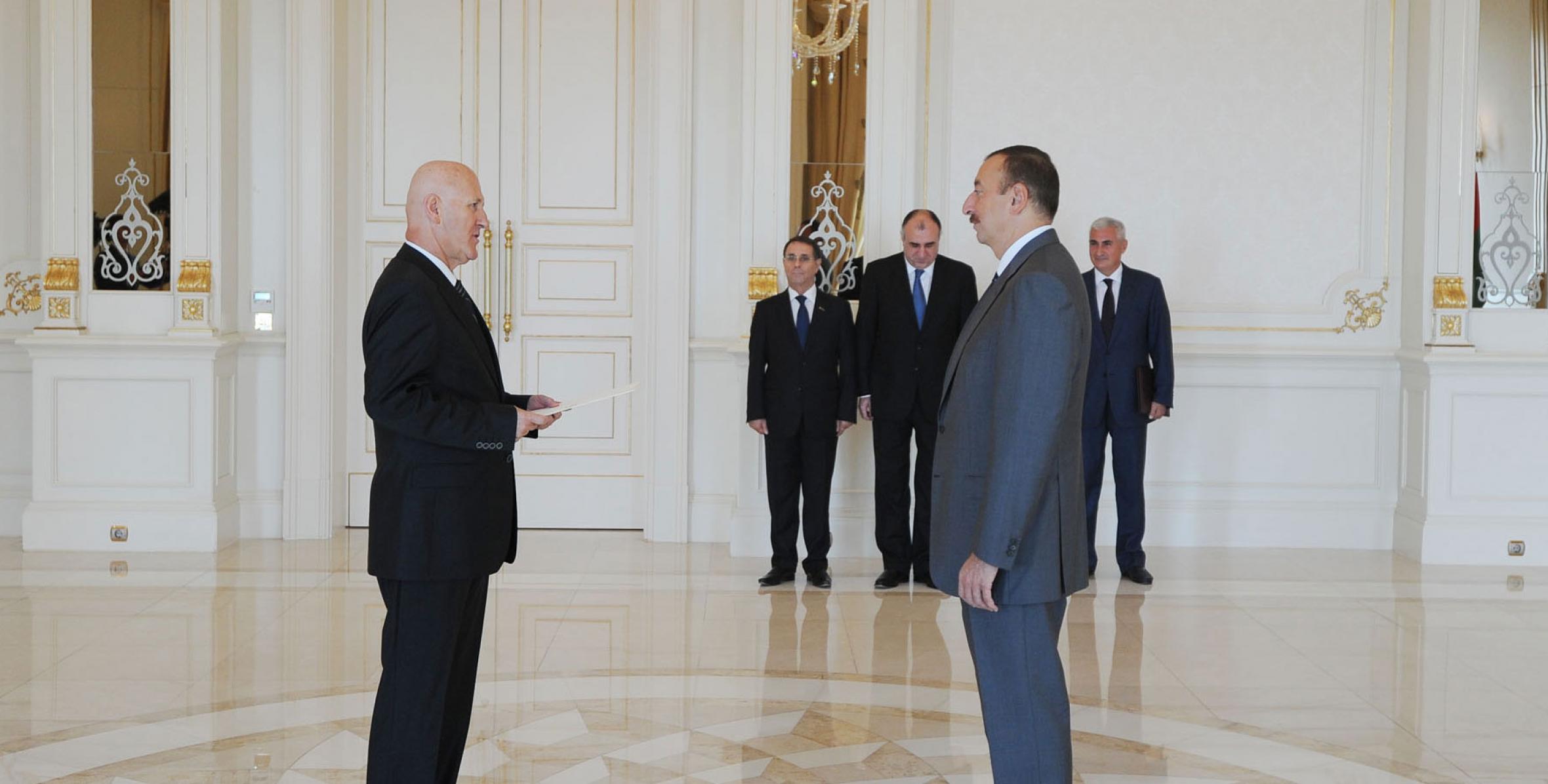 Ильхам Алиев принял верительные грамоты новоназначенного посла Черногории в Азербайджане Рамо Бралича