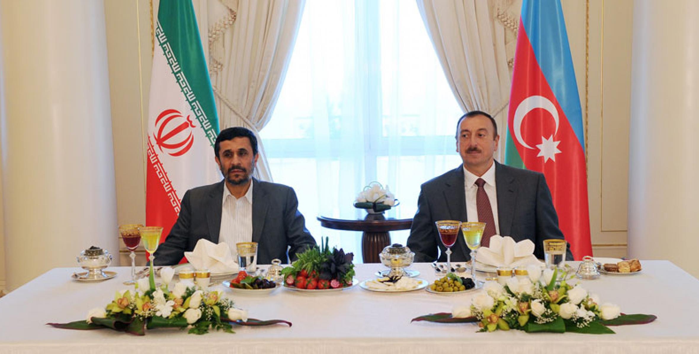 Official reception was offered by Ilham Aliyev in honor of Mahmoud Ahmadinejad, the President of Iran