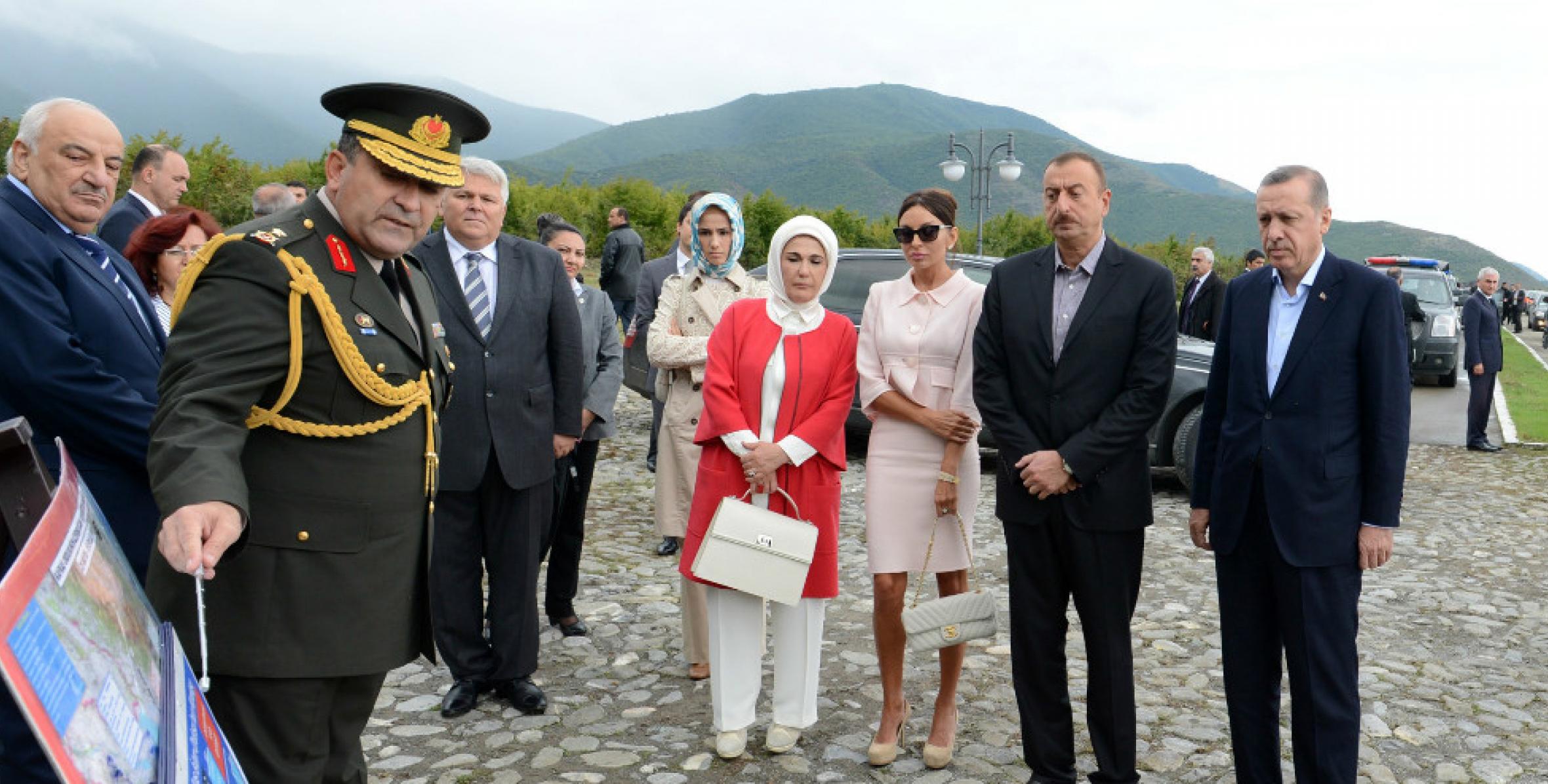 Ilham Aliyev and Prime Minister Recep Tayyip Erdogan visited the Turkish soldiers memorial in Shaki