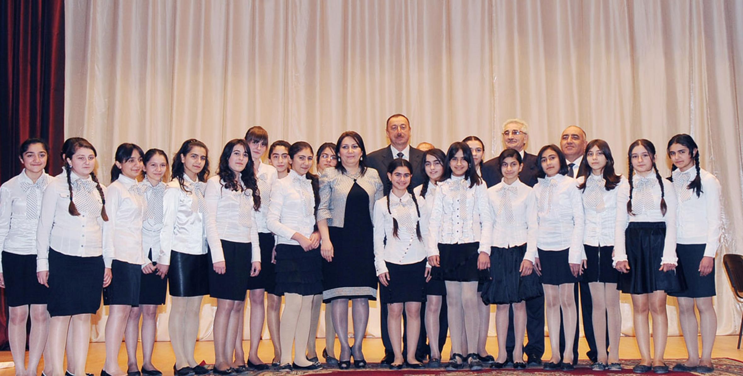 Ильхам Алиев принял участие в открытии после капитального ремонта Геранбойского дома культуры